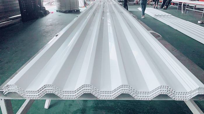 Hollow roof sheet
