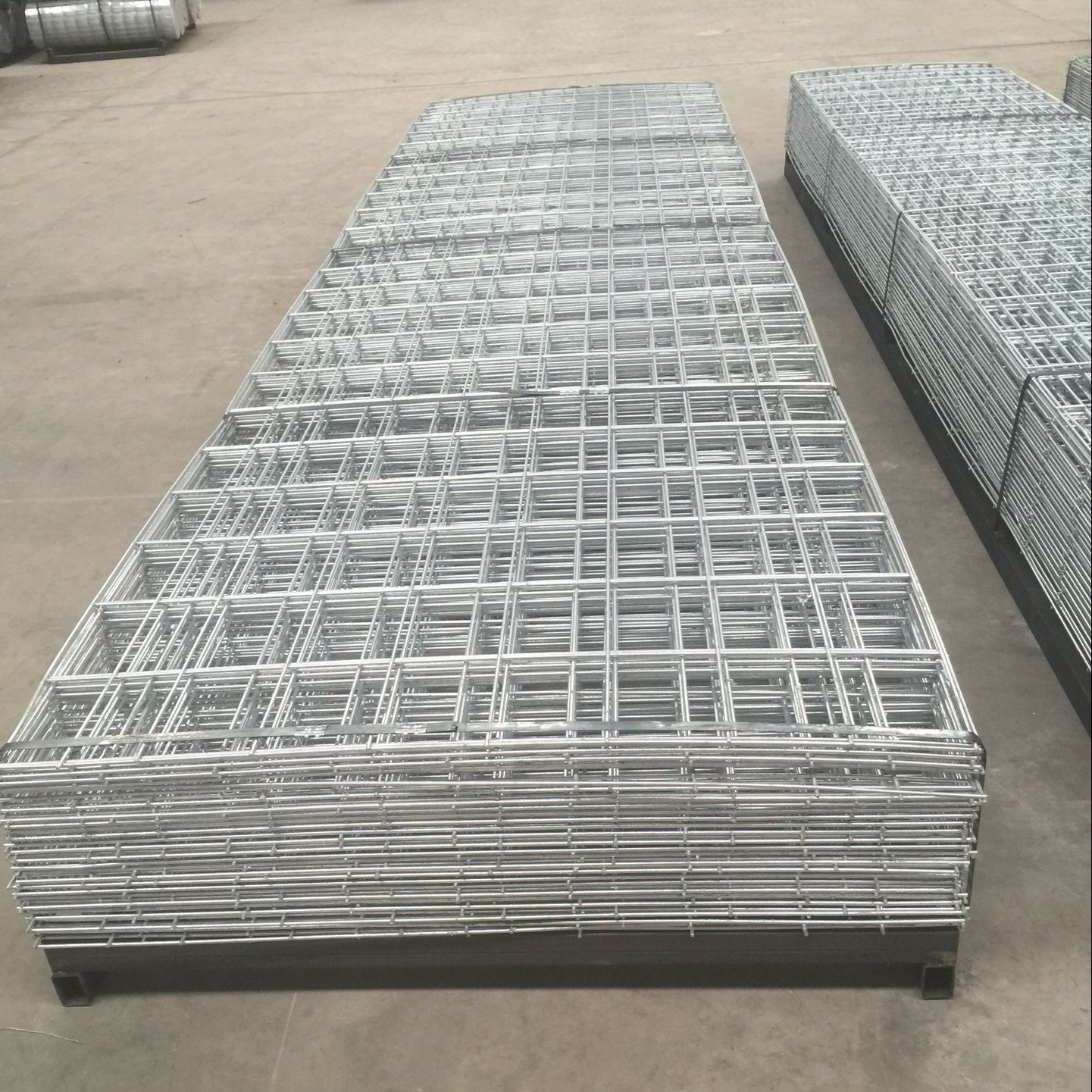 Welded wire mesh panel