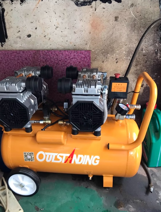Small air compressor