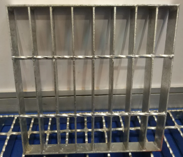 Steel grating