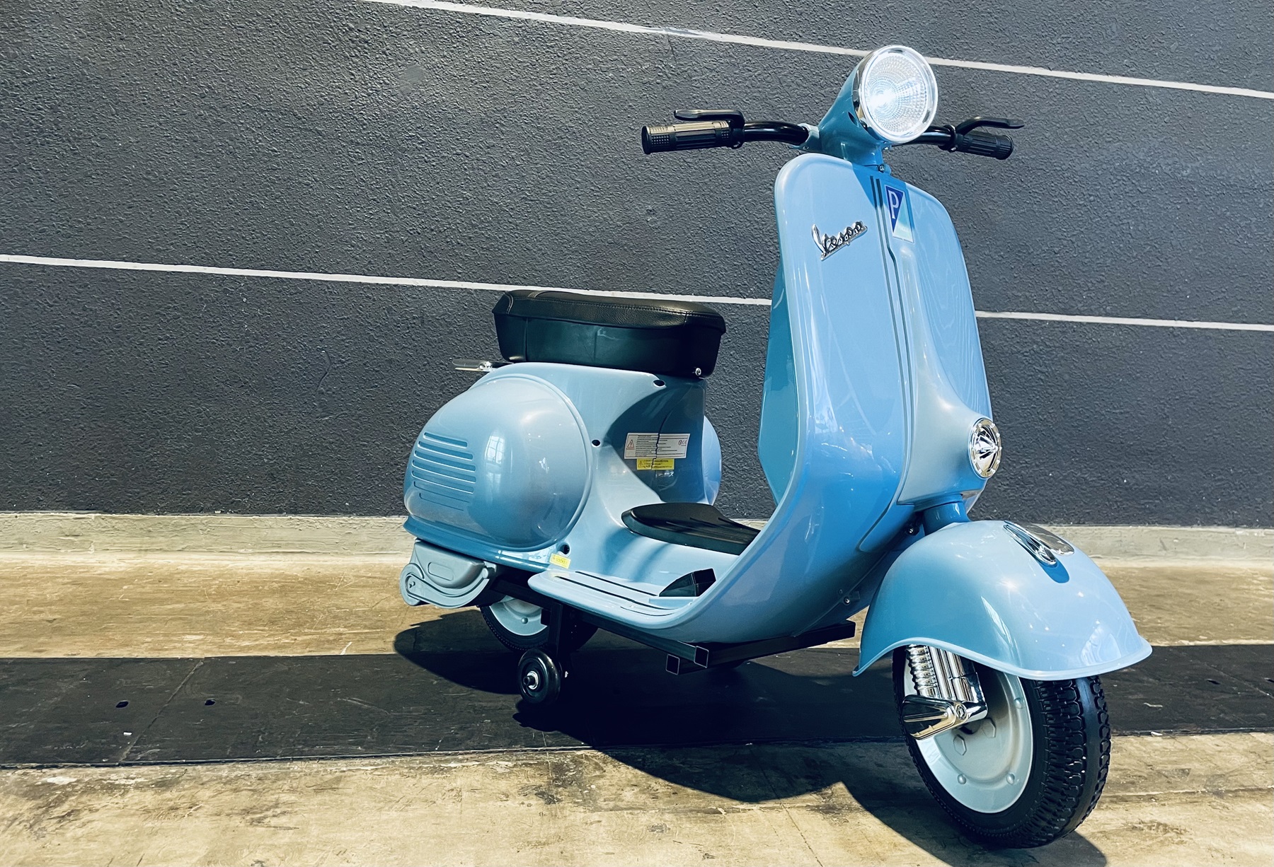 A8820 VESPA children scooter