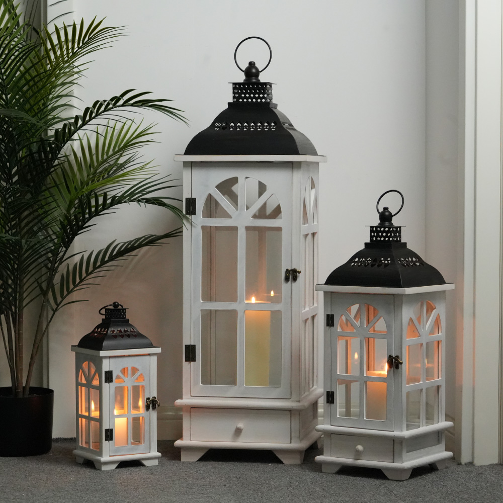 Set of 3 wood lantern.