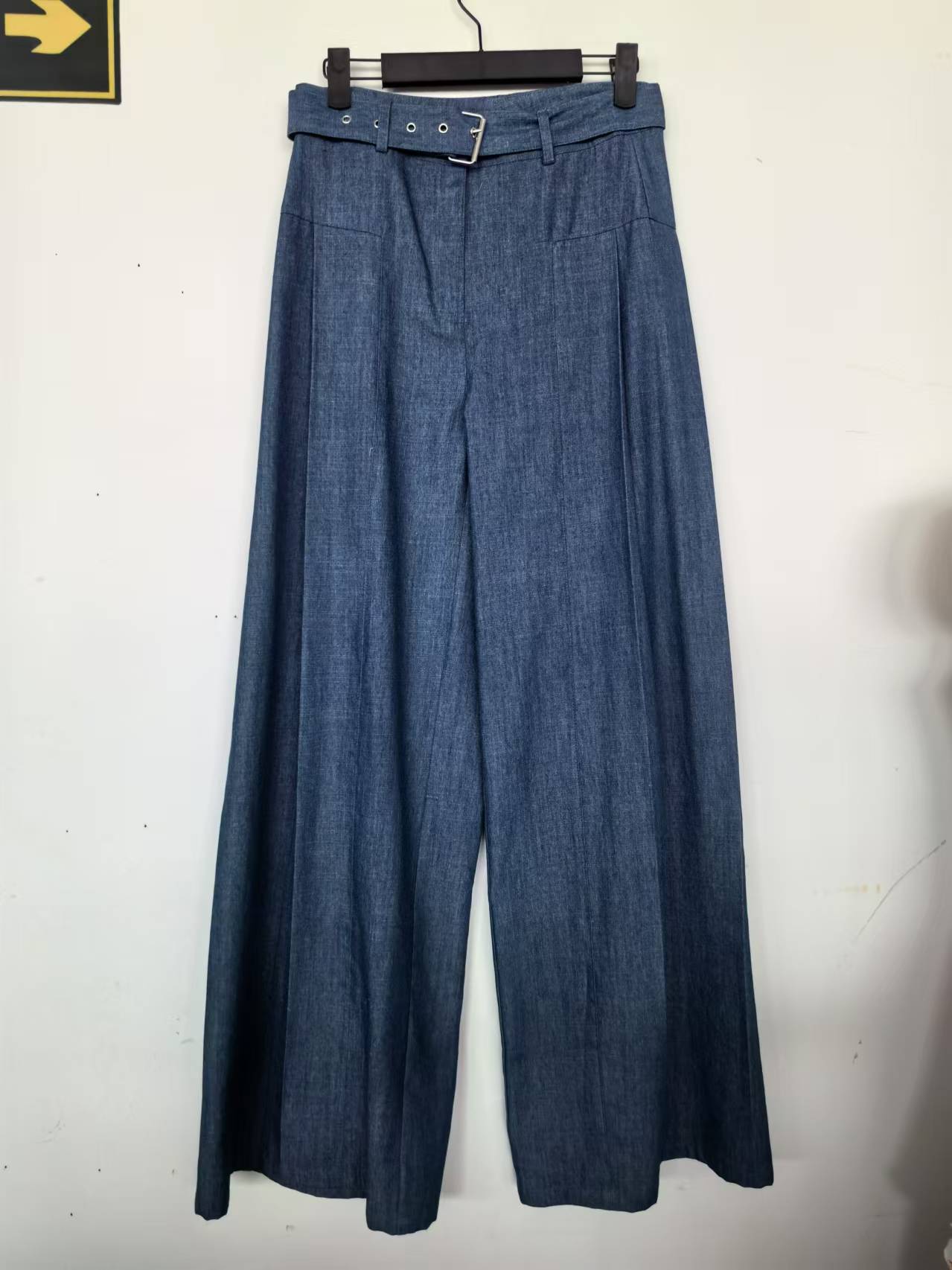 Ladie's casual denim pants