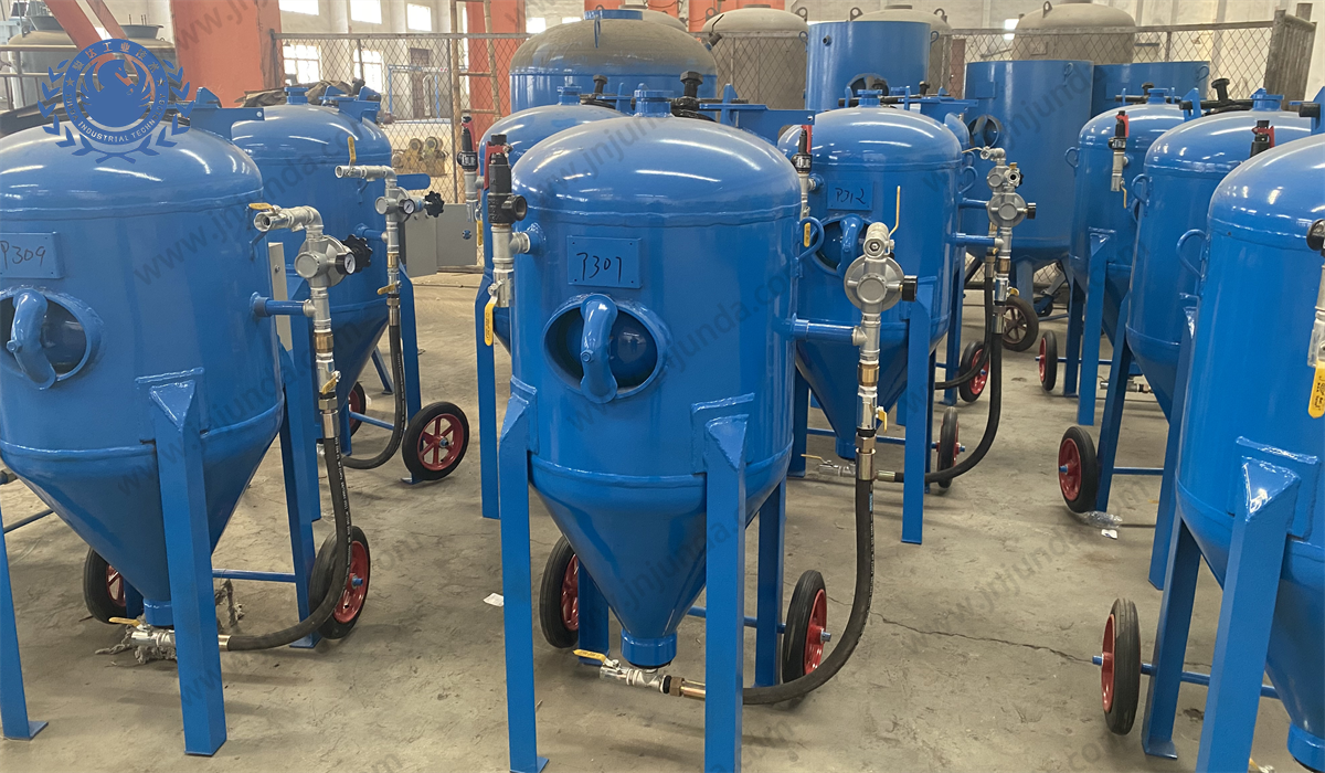 sandblasting machine automatic portable sandblasting machine wet/ dry rust removal