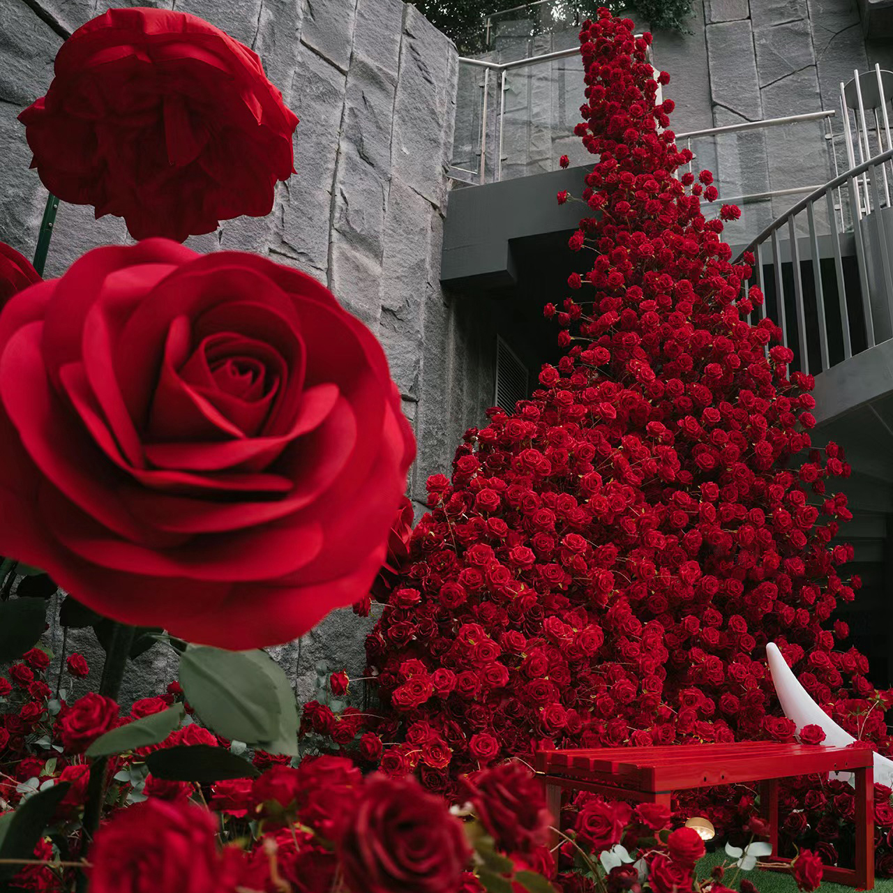 Transworld Artificial Red Roses Single Velvet Rose Flowers Decorative Flowers for Wedding Decor