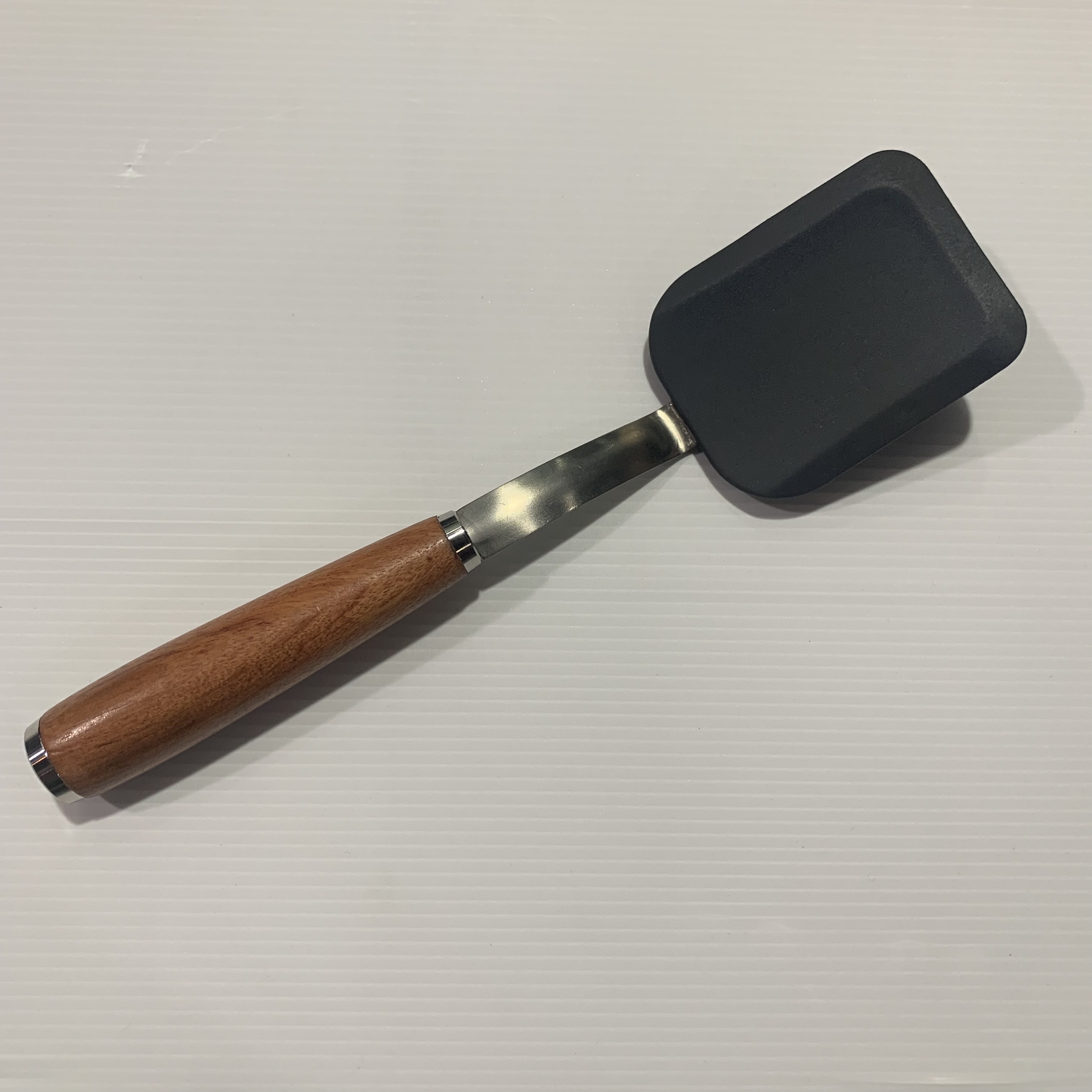 Silicone brush with wood handle
