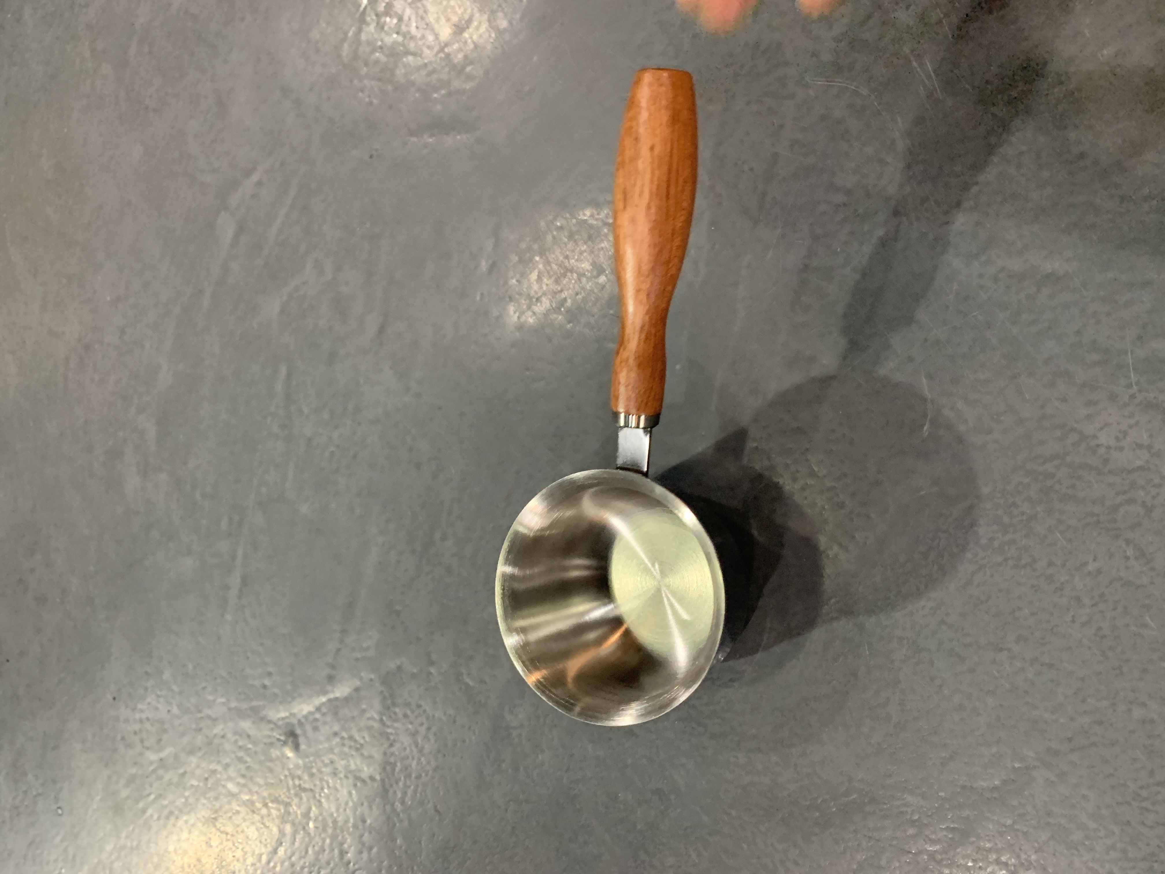 Oil scoop
