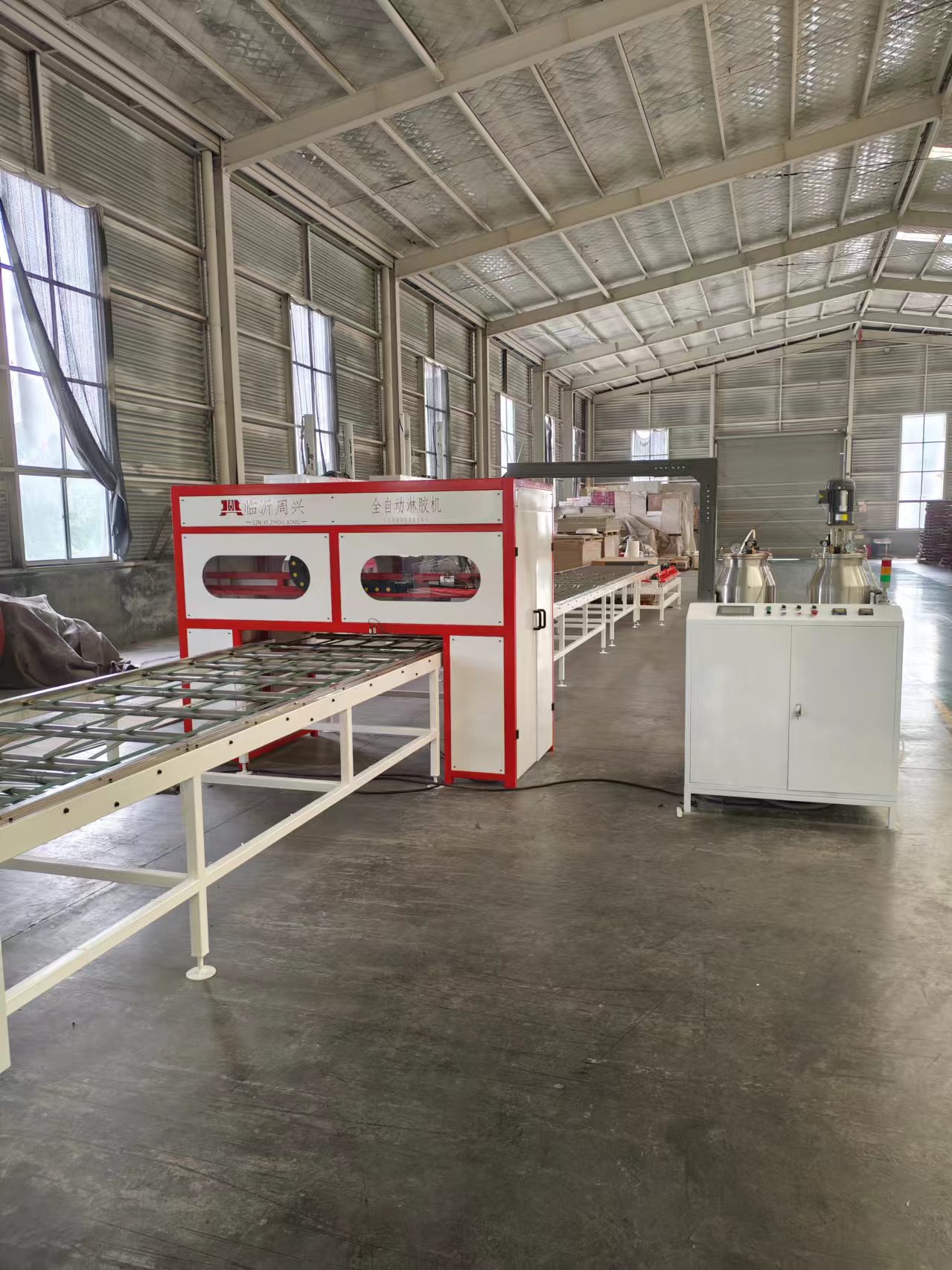 glue spraying machine