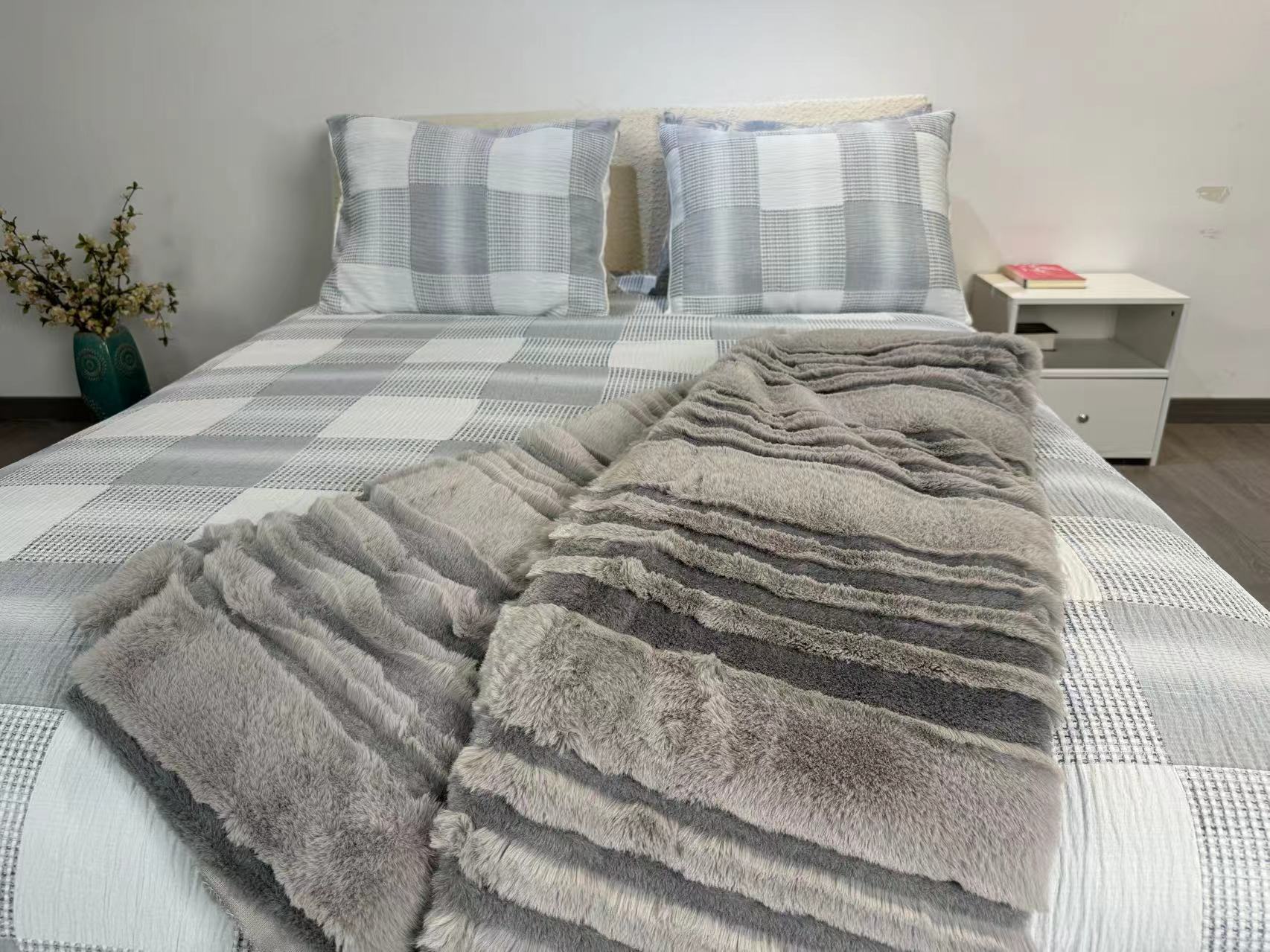 Suzhou Kerry In Textiles Co.,Ltd – Schnee yarn blanket 2
