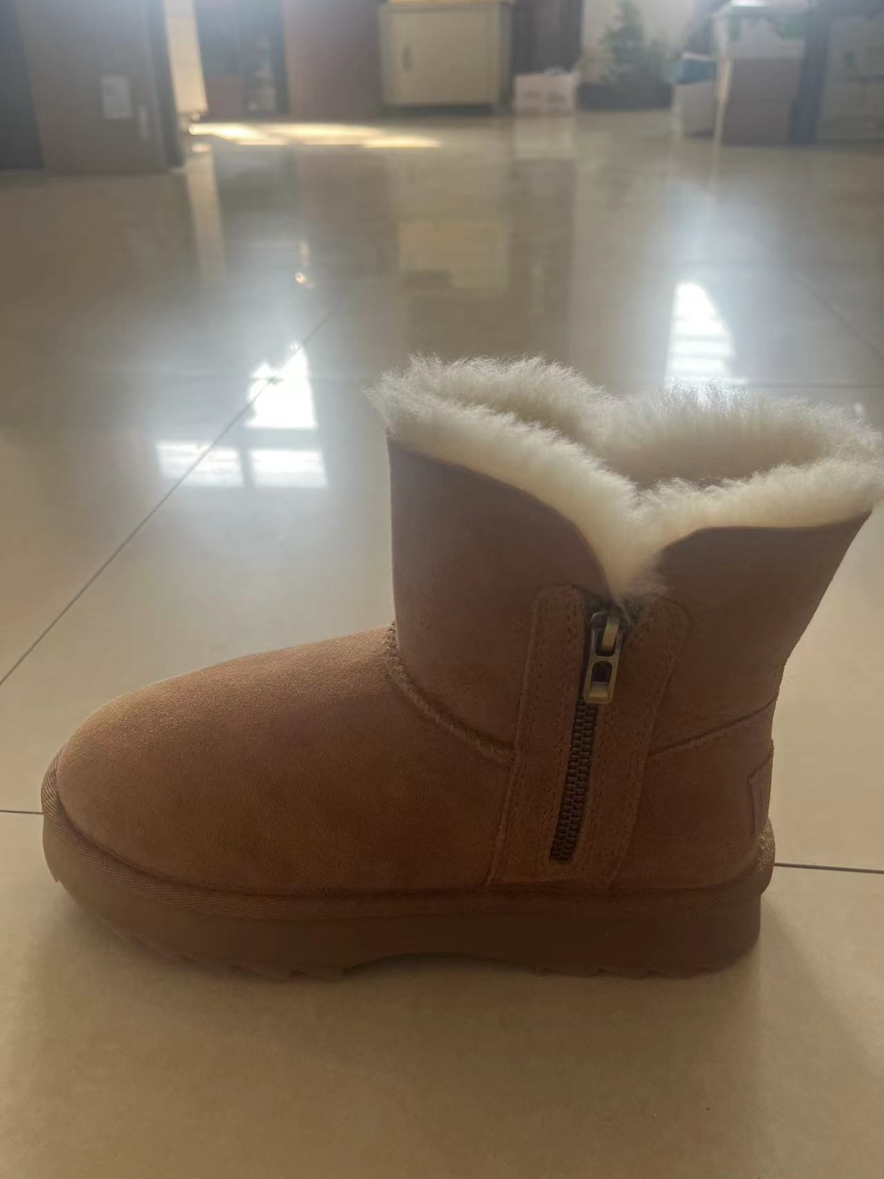 Leather and fur one-piece zipper snow boots