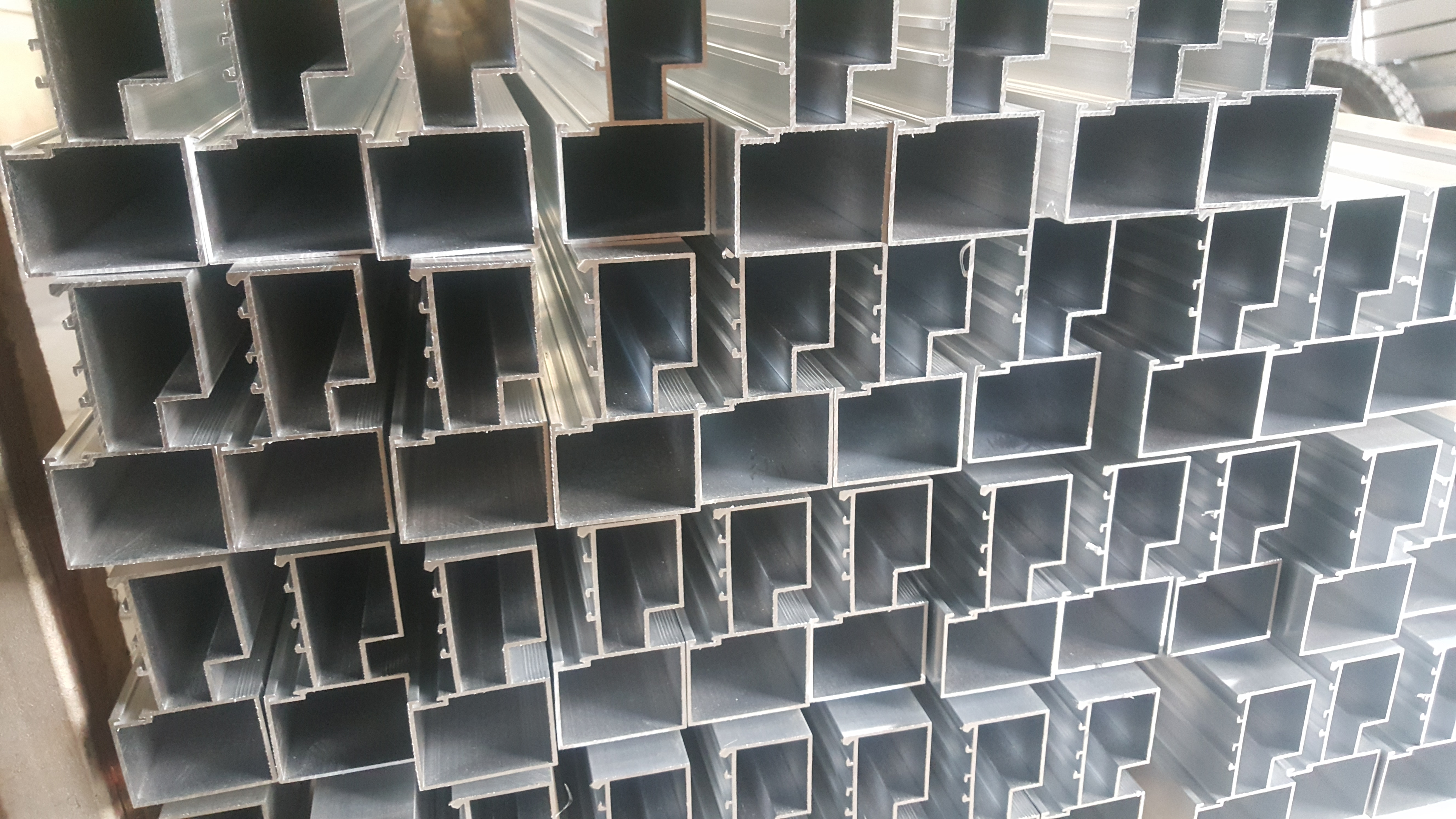 SHANDONG KANG ALUMINUM COMMERCIAL CO.,LTD – sofá de cuero 3