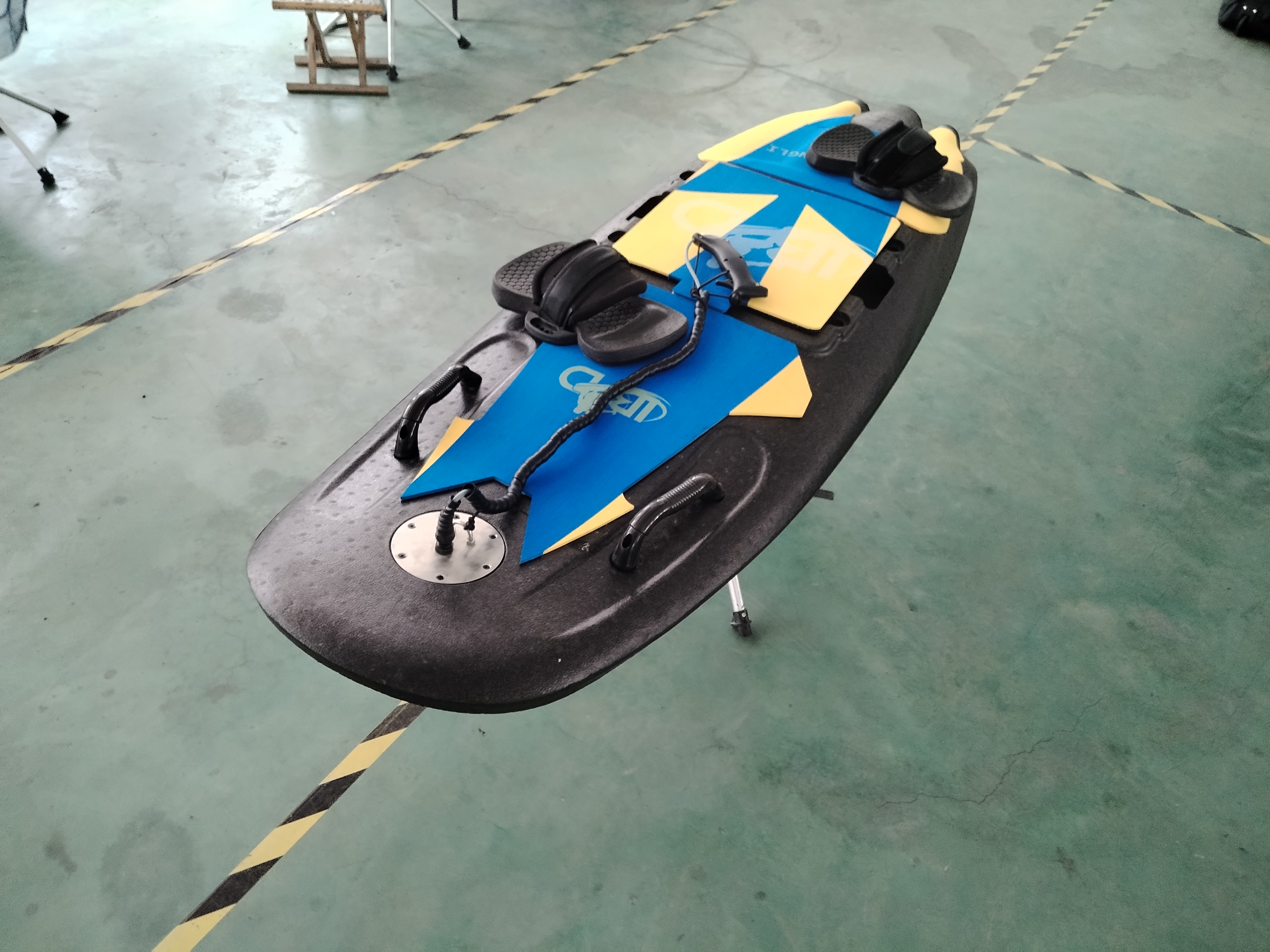 Electric surfboard
