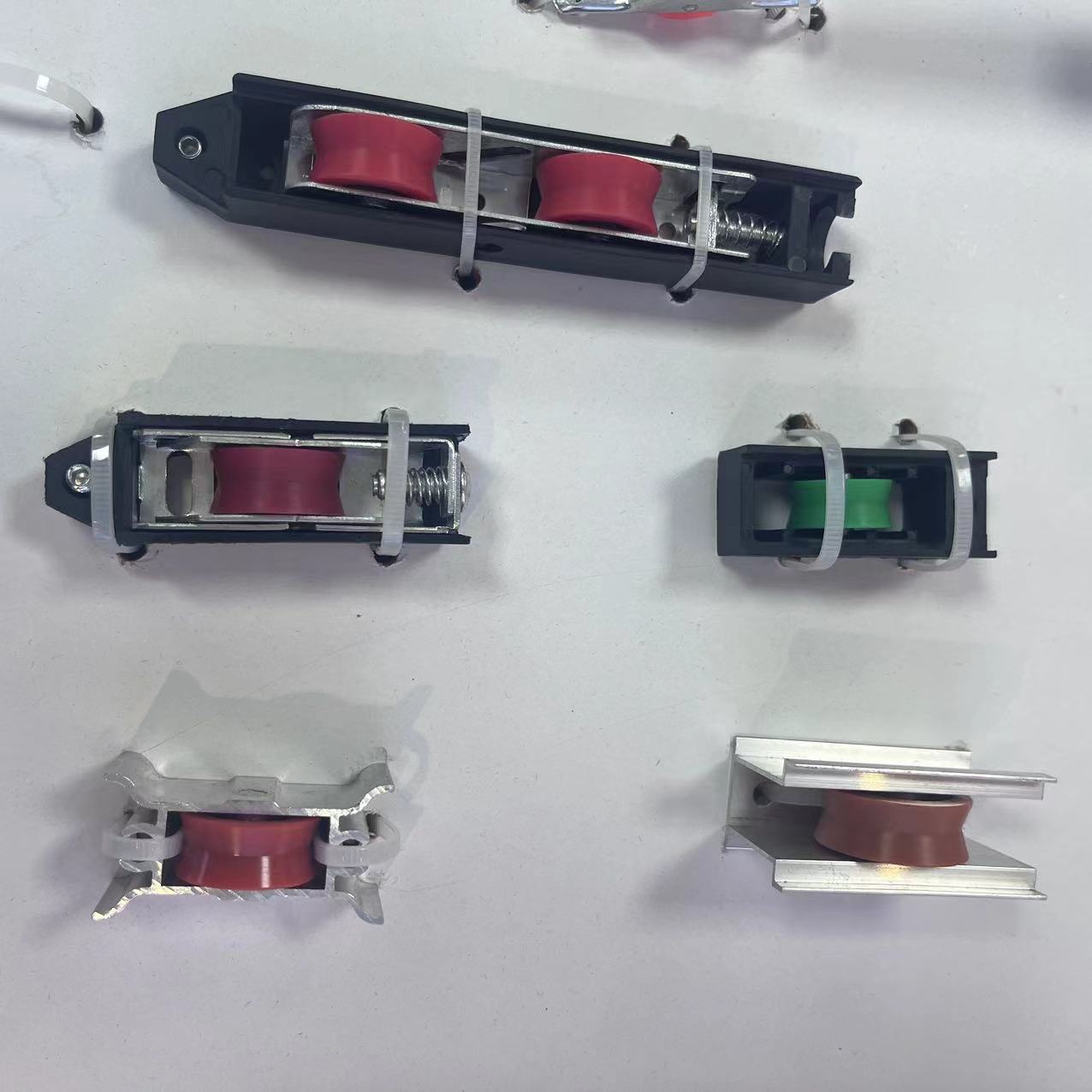 Foshan Yong Ying Feng Hardware Building Co.,Ltd. – cama de metal 4