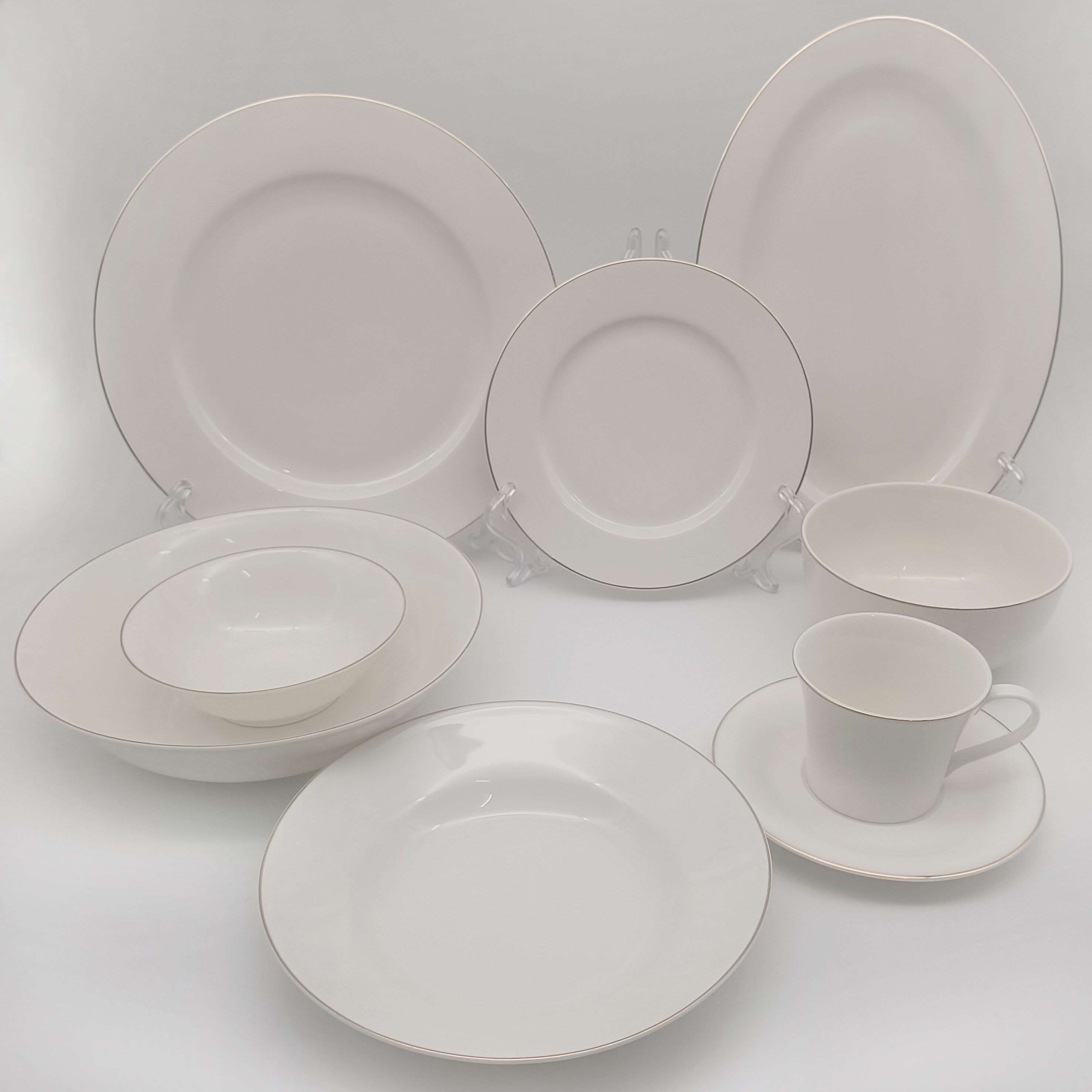 Gold thread tableware