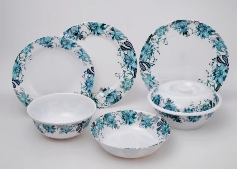 plasitc dishes