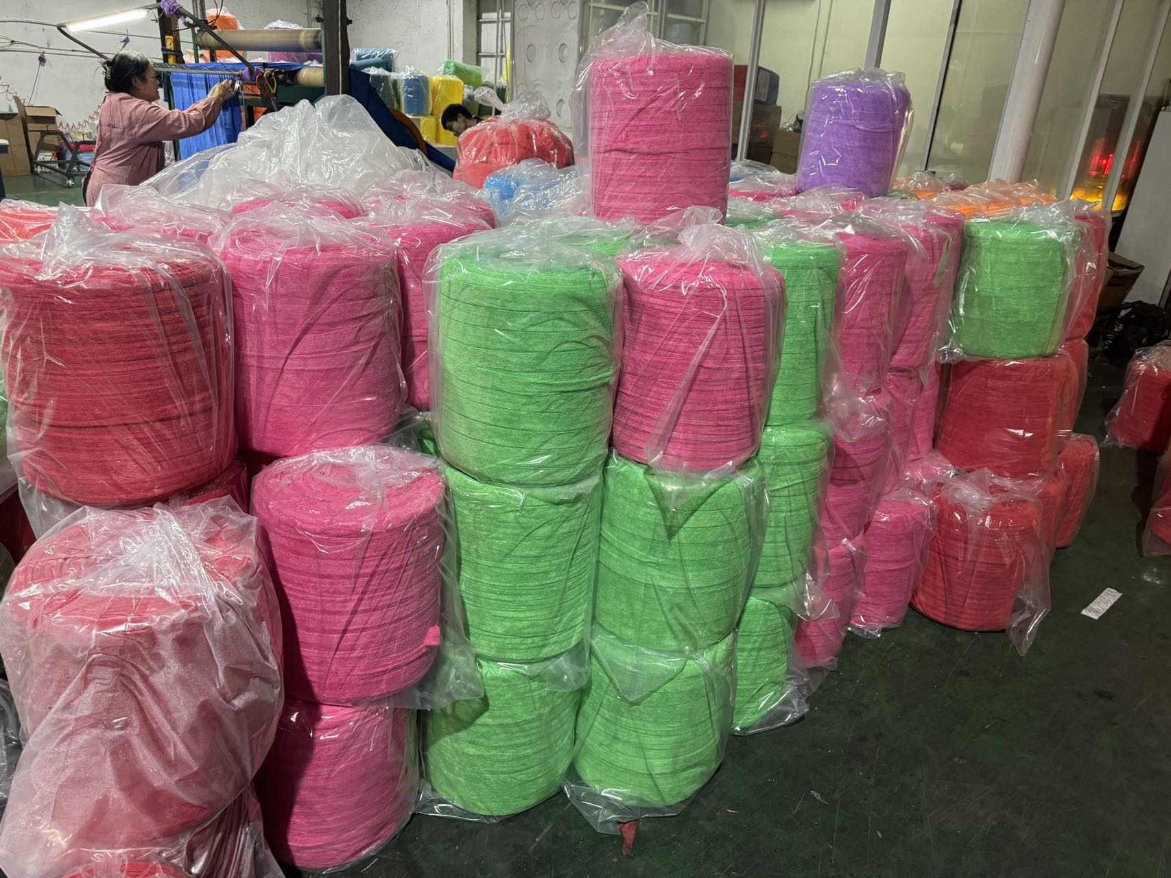 Microfiber fabric roll