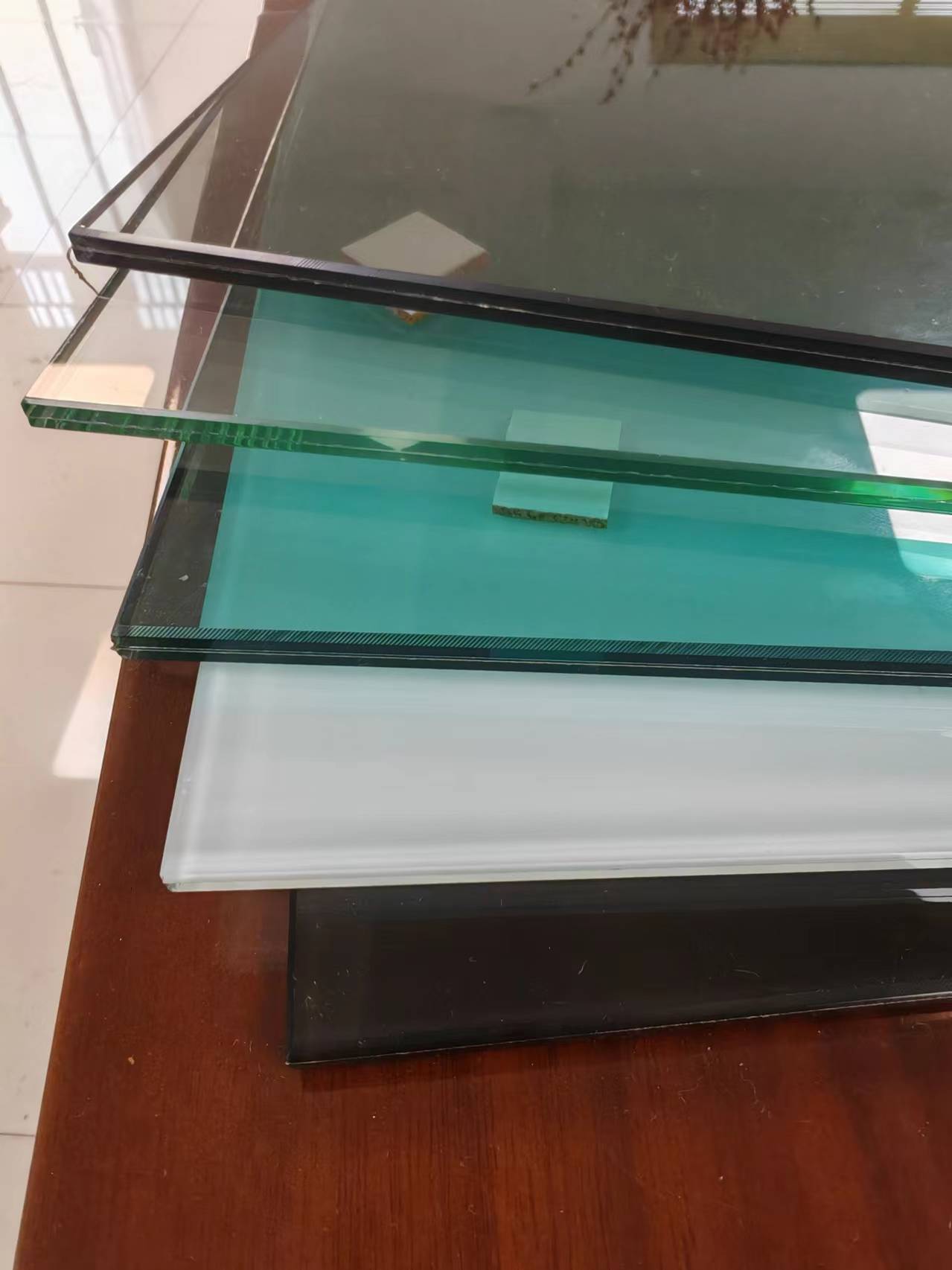 QINHUANGDAO YITONG GLASS & MIRROR CO.LTD – mesa de comedor 2