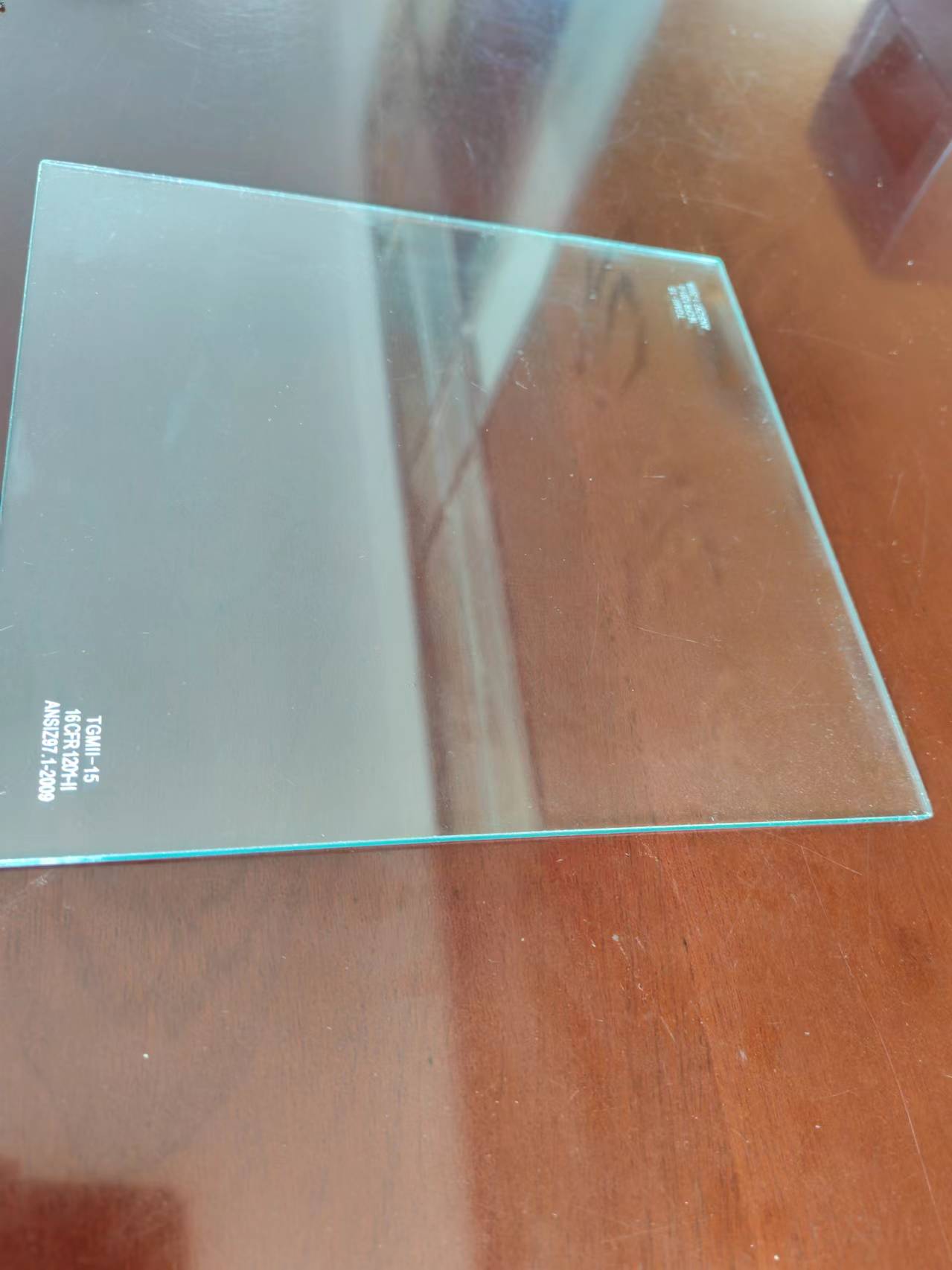 QINHUANGDAO YITONG GLASS & MIRROR CO.LTD – cama de metal 4