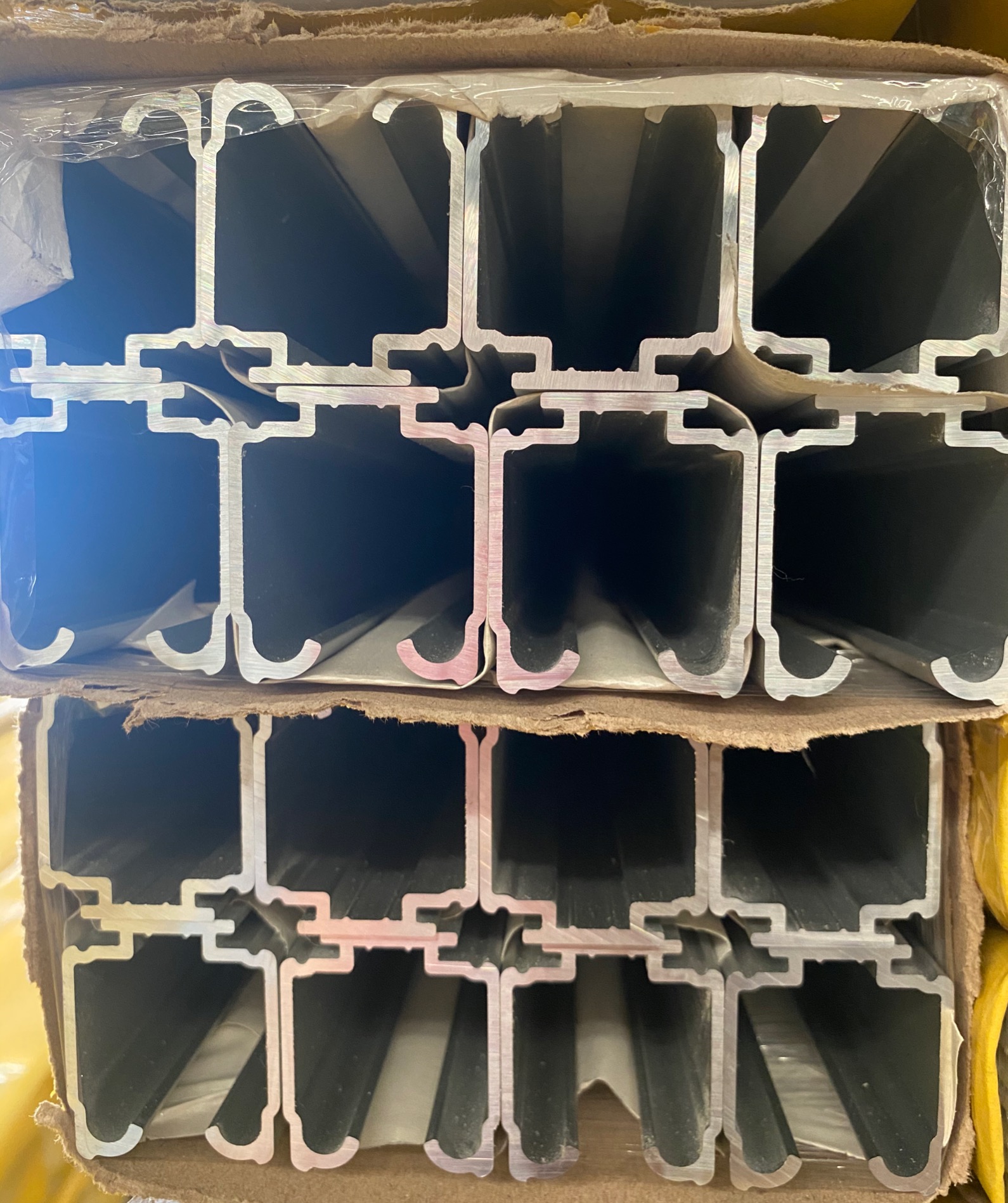 FOSHAN YUEYU HONGJIAN ALUMINIUM CO.,LTD – cama de metal 4