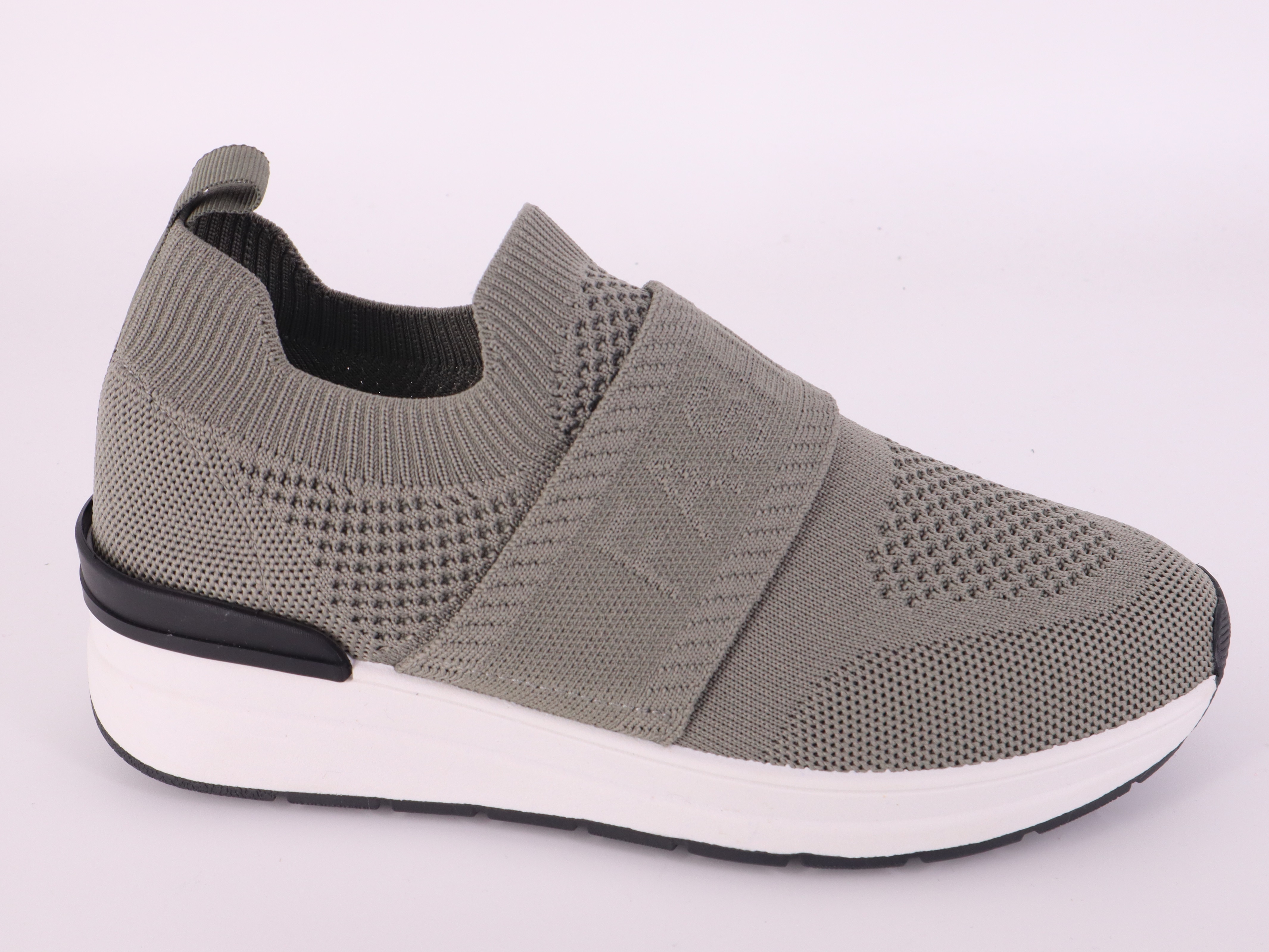 SHENZHEN UNIVERSAL EXPORTS CORP – zapatos de tacón 2