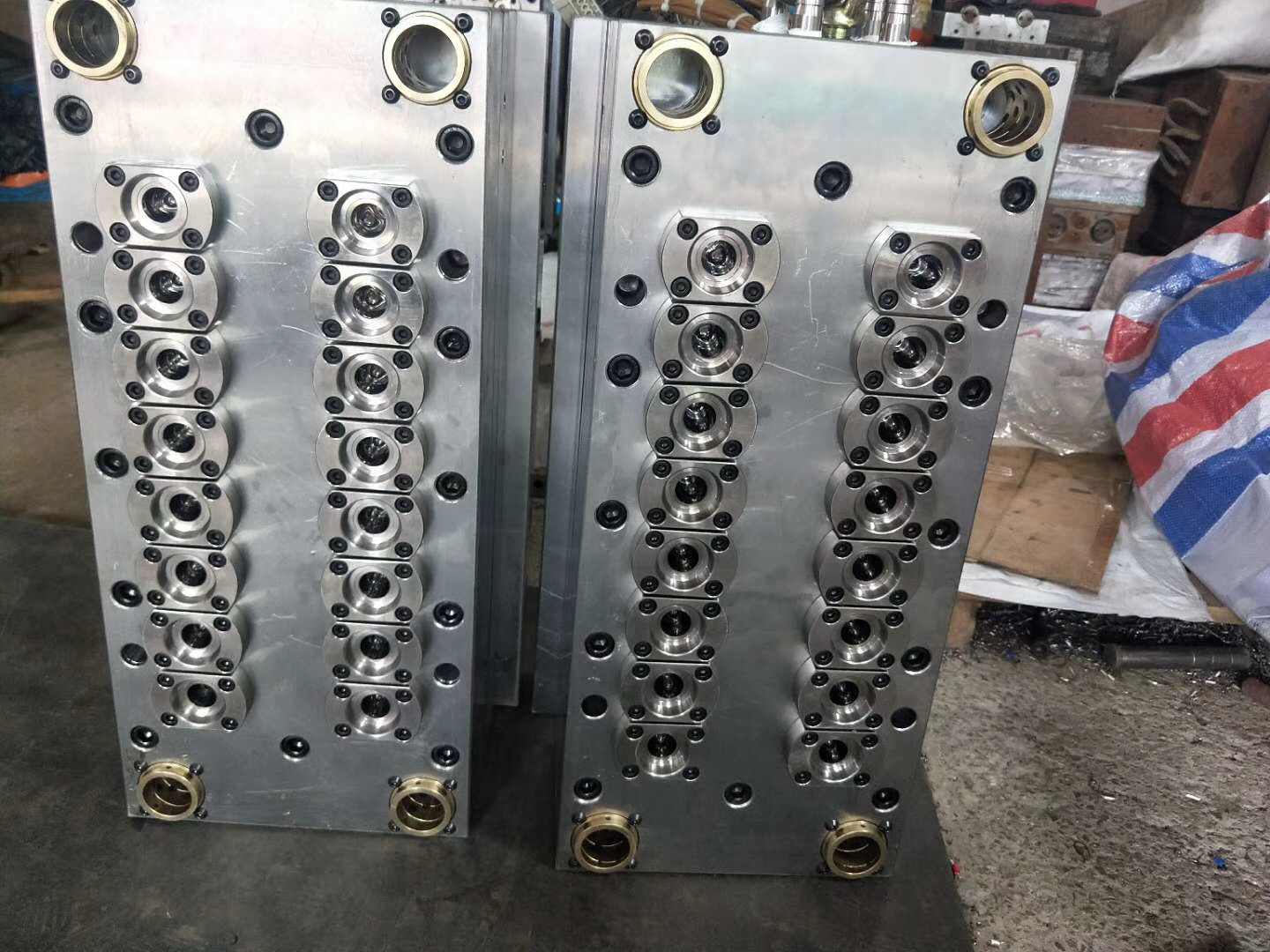 ZHEJIANG HANYU AUTOMATION TECHNOLOGY CO., LTD – molde de inyección 1