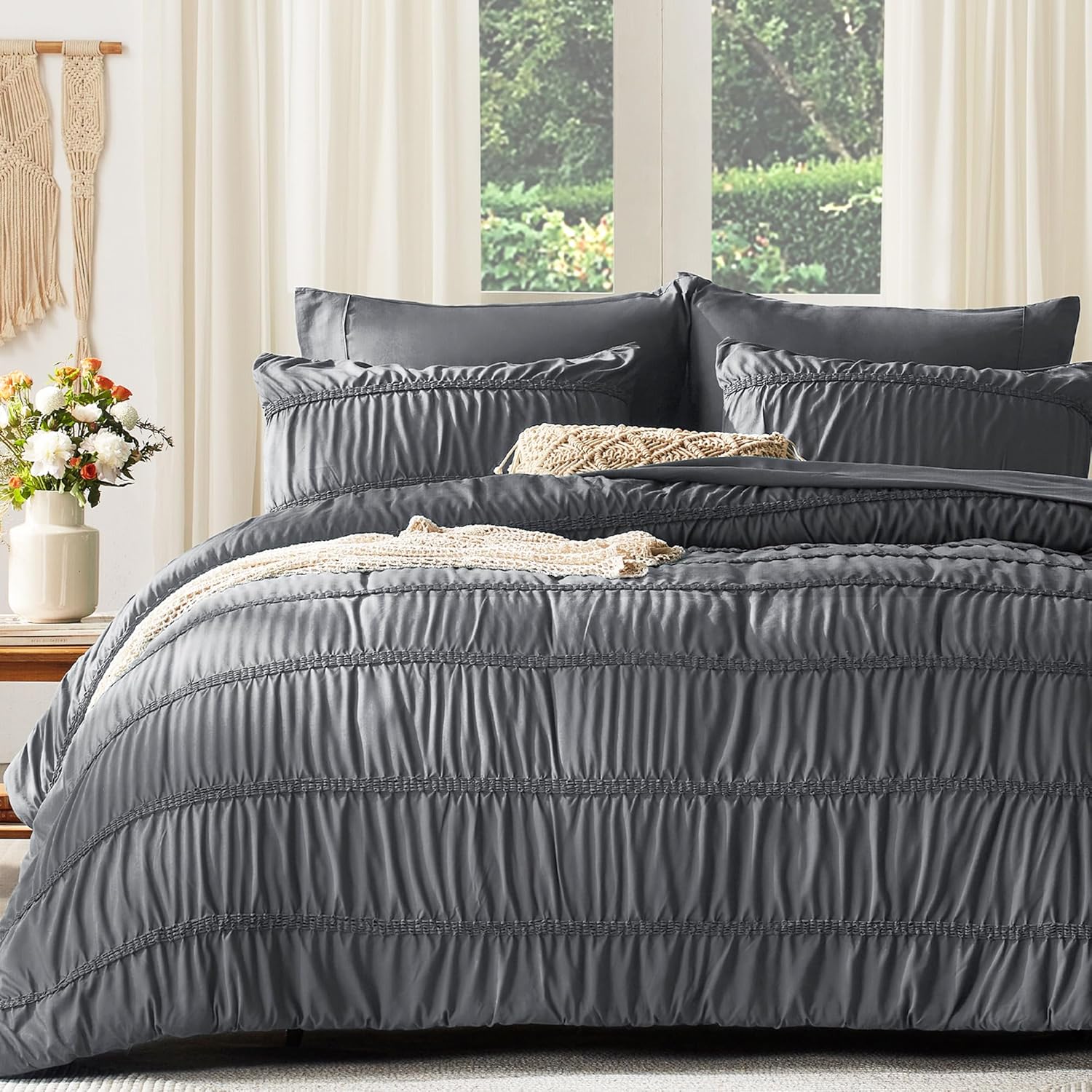 New design factory price seersucker elastic embroidery wrinkle comforter set for home use
