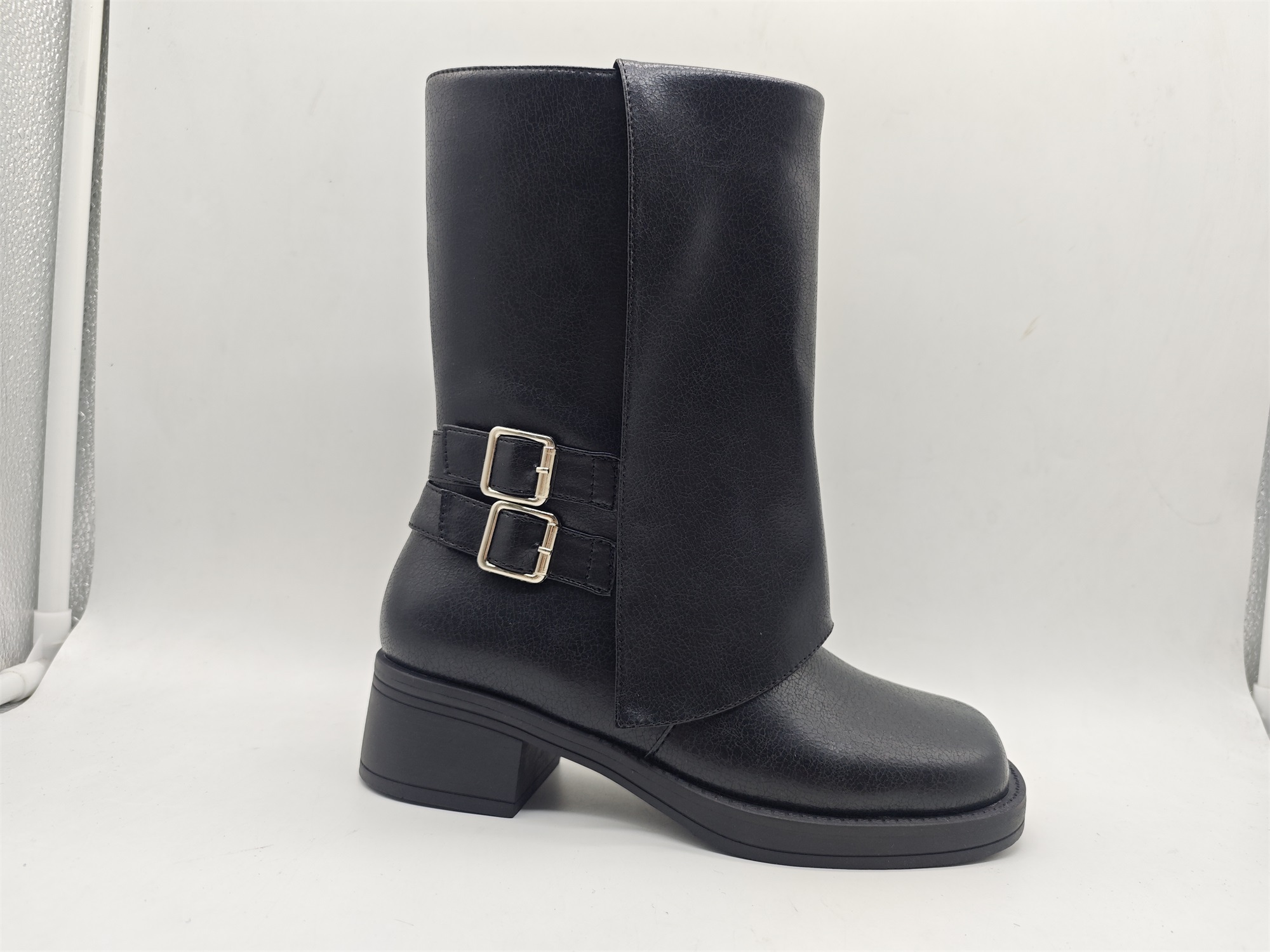 ladies boot with square toe