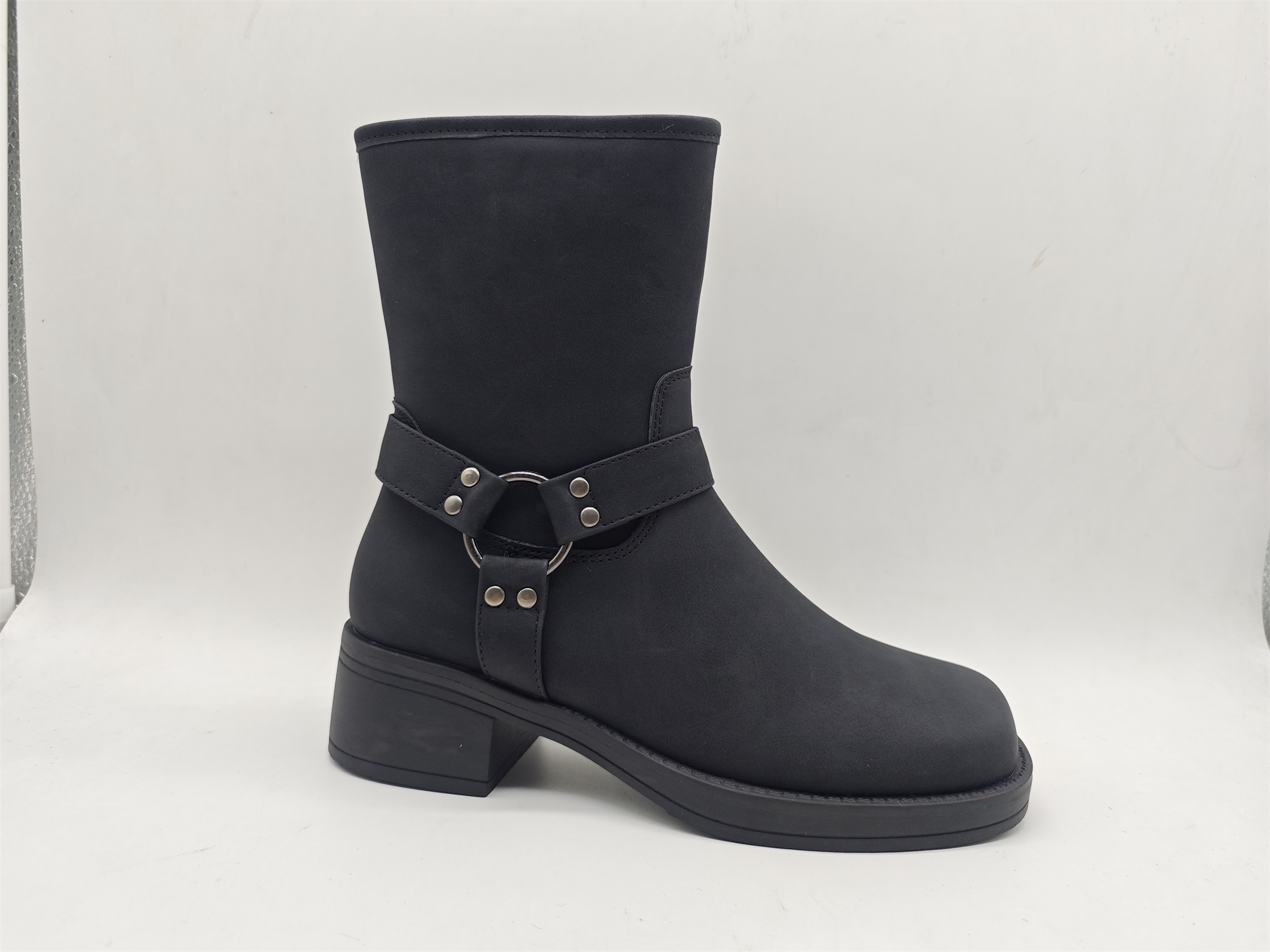 ladies boot with square toe