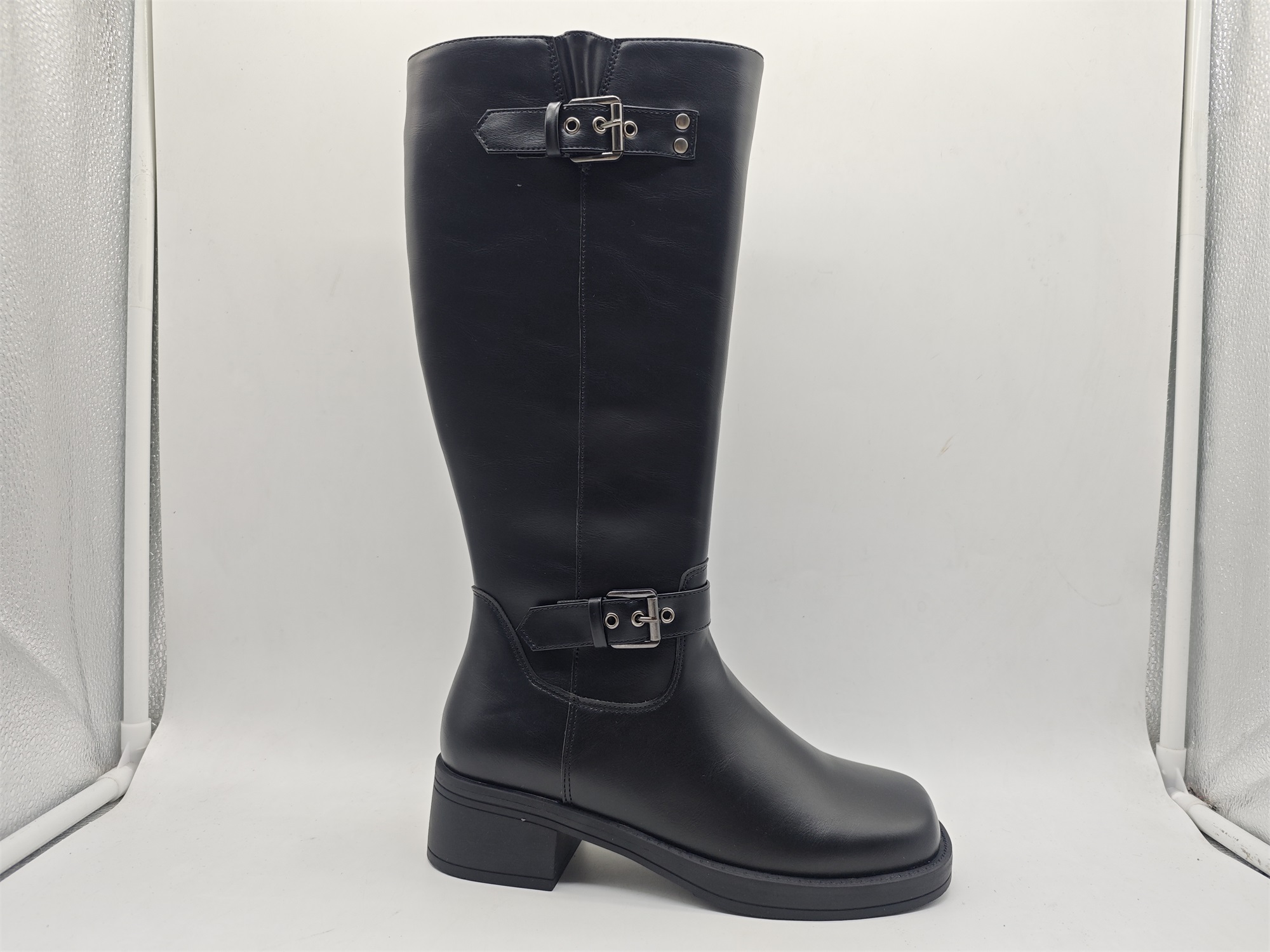 ladies boot with square toe