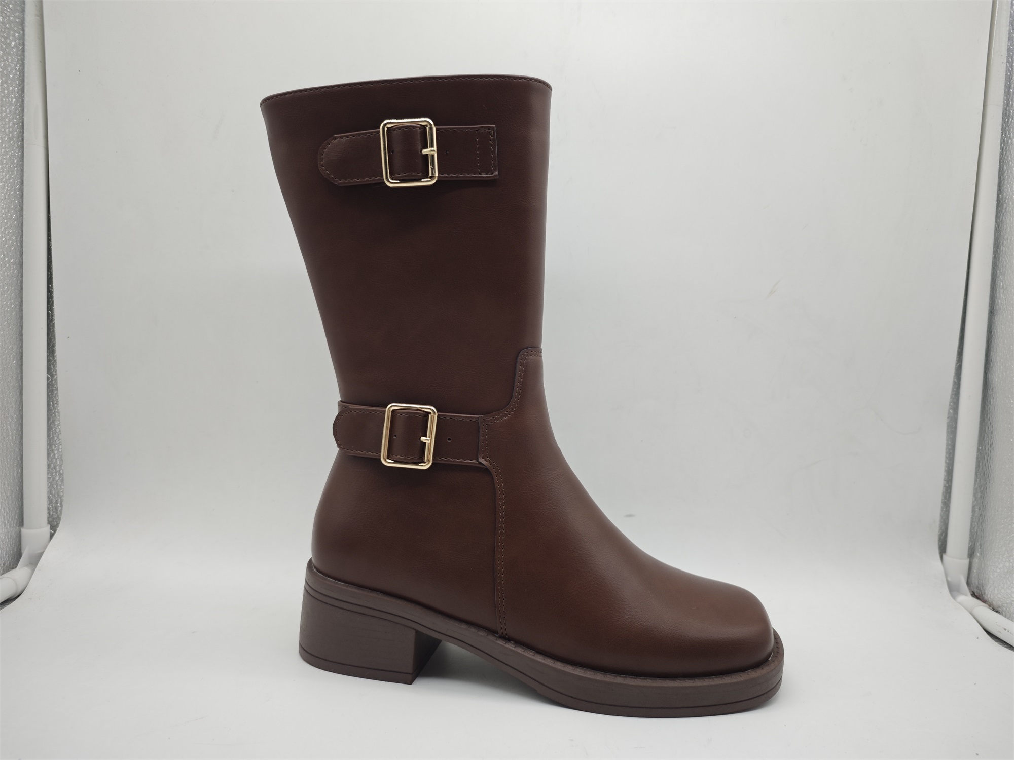 ladies boot with square toe