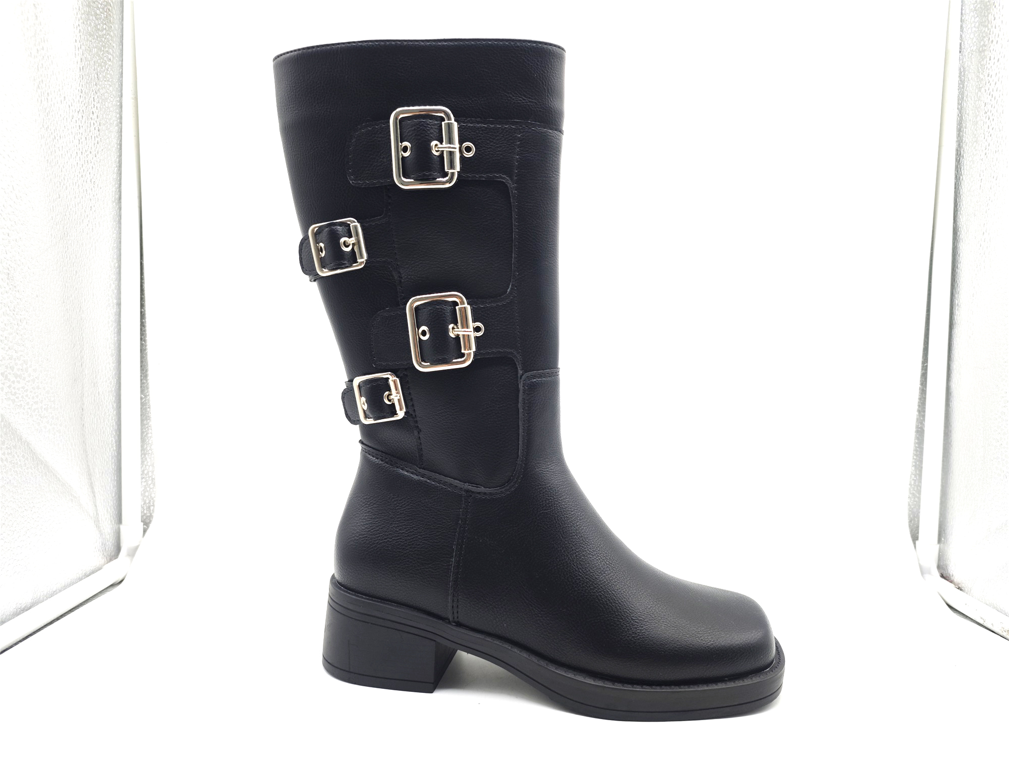 ladies boot with square toe