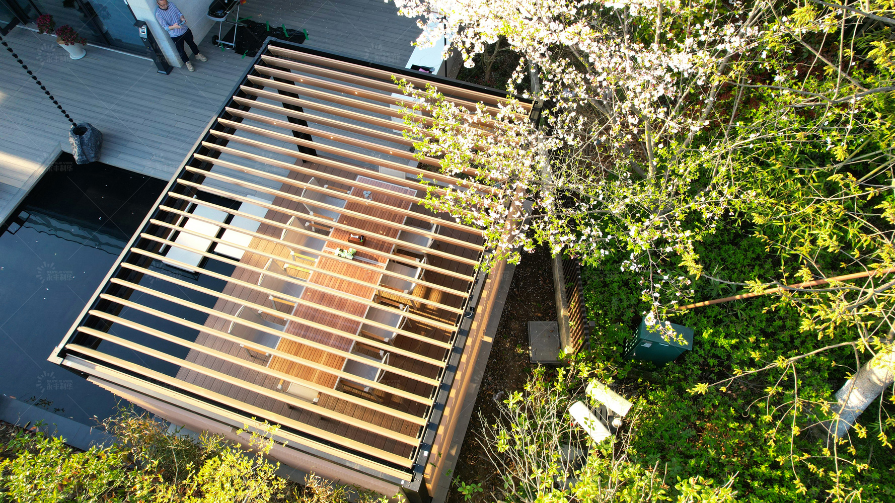 Aluminium Louvered Pergola E220 Luna