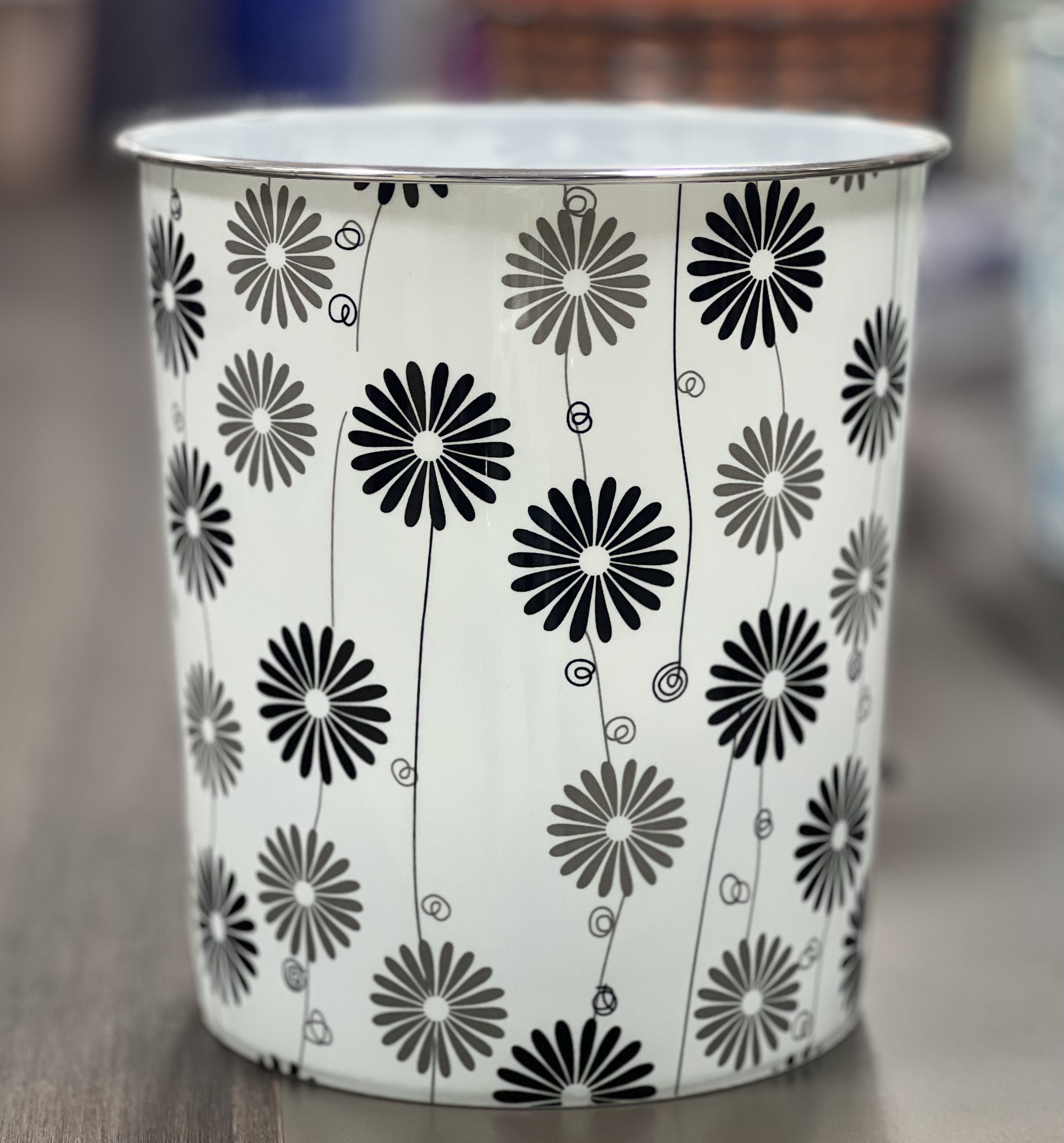 plastic trashcan