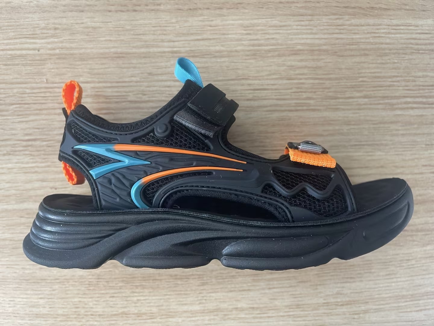GUANGZHOU ZHONGHENG FASHION INTERNATIONAL TRADING CO., LID. – ropa deportiva 4