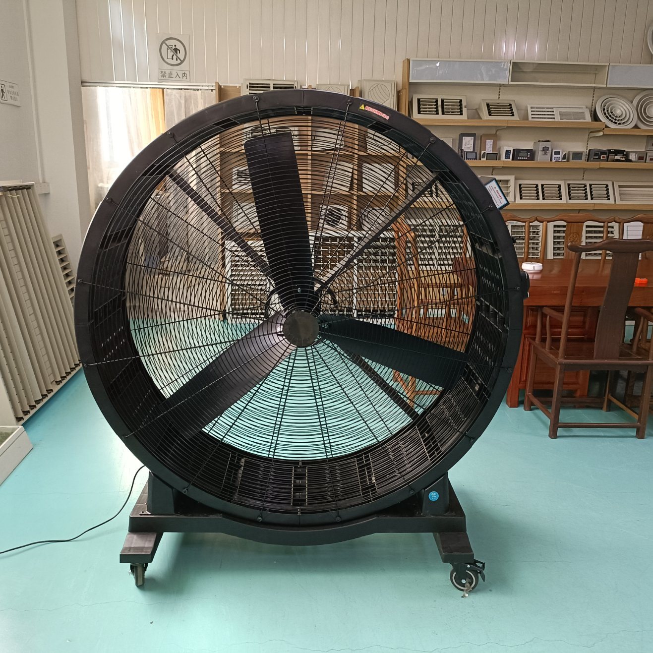 Industrial mobile fan