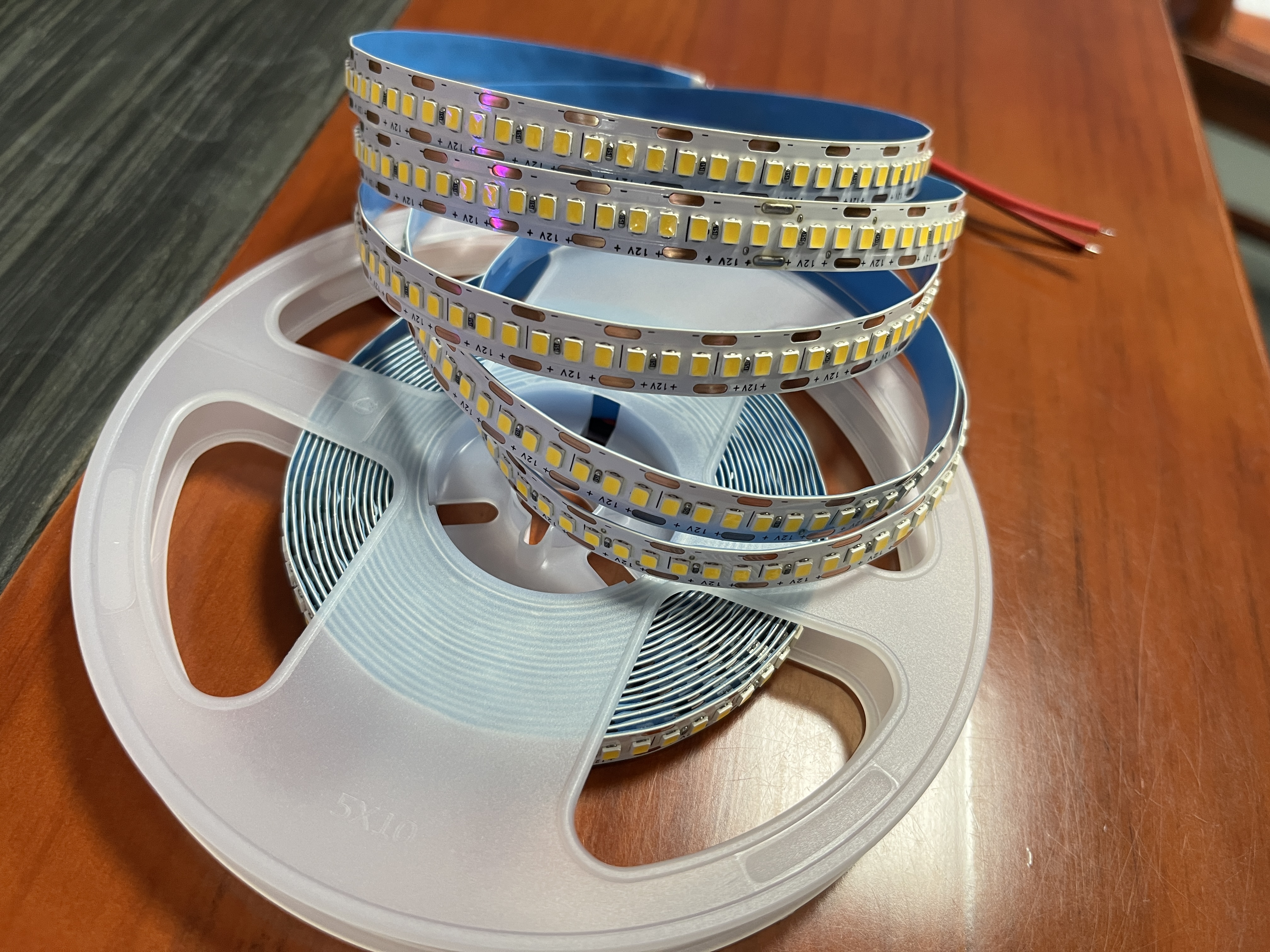 Jiangmen Diamante Lighting Technlogy Co.,Ltd – lámpara de escritorio 3