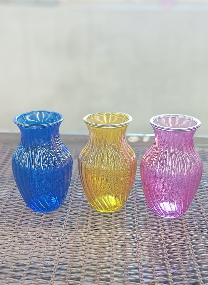 Color glass vase