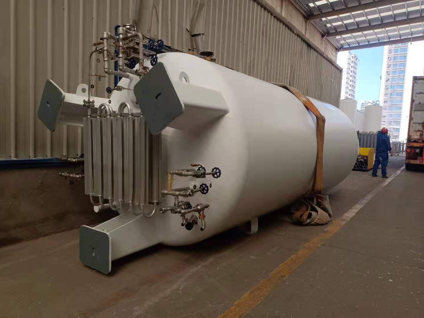 Vertical 10M3 vacuum powder cryogenic tank