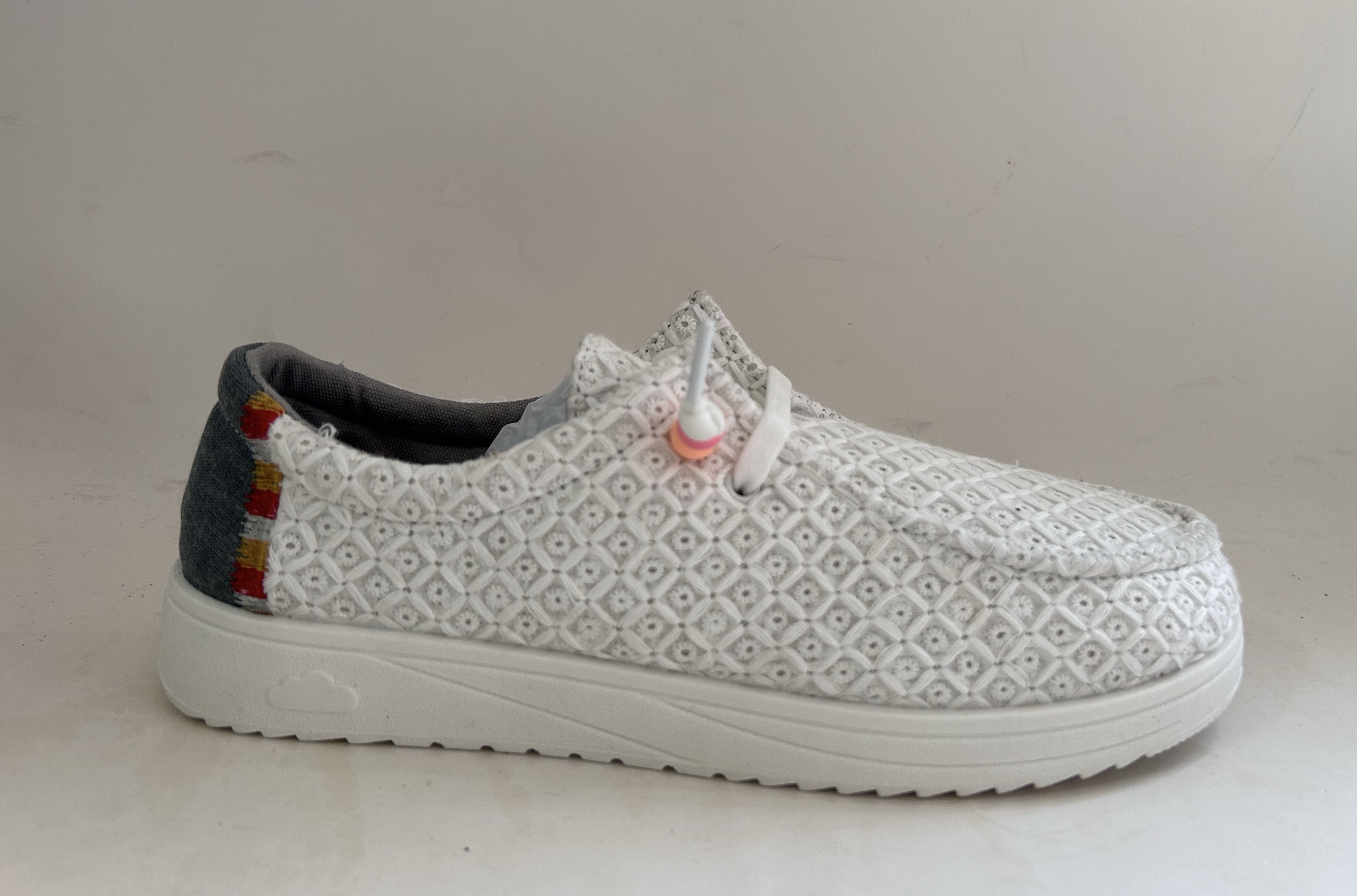 GOLDEN FOOT CO.,LTD. – ropa deportiva 4