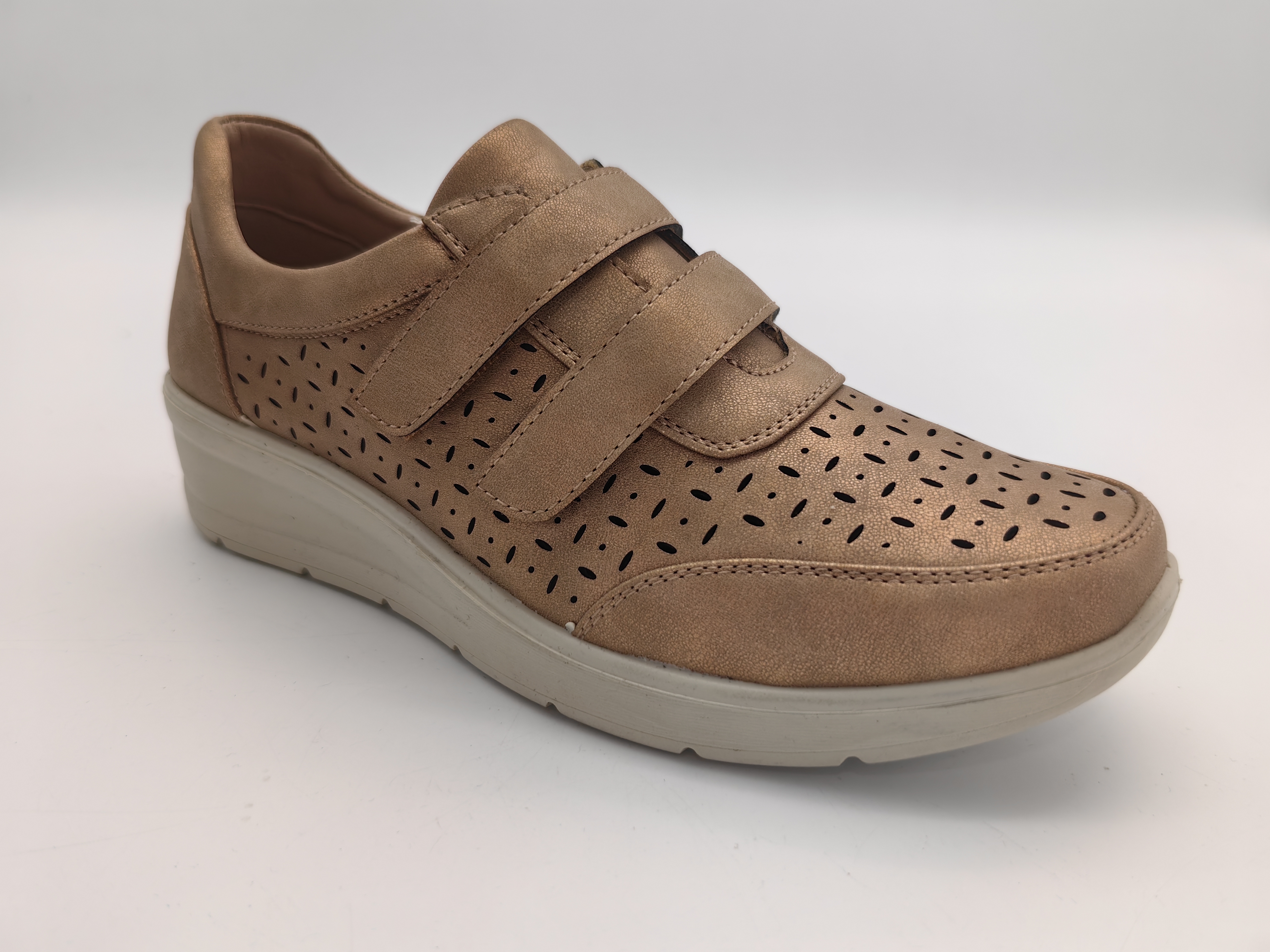 woman wearproof comfortable mami shoes