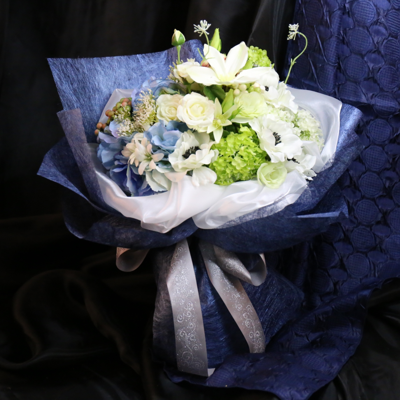 Silk nonwoven