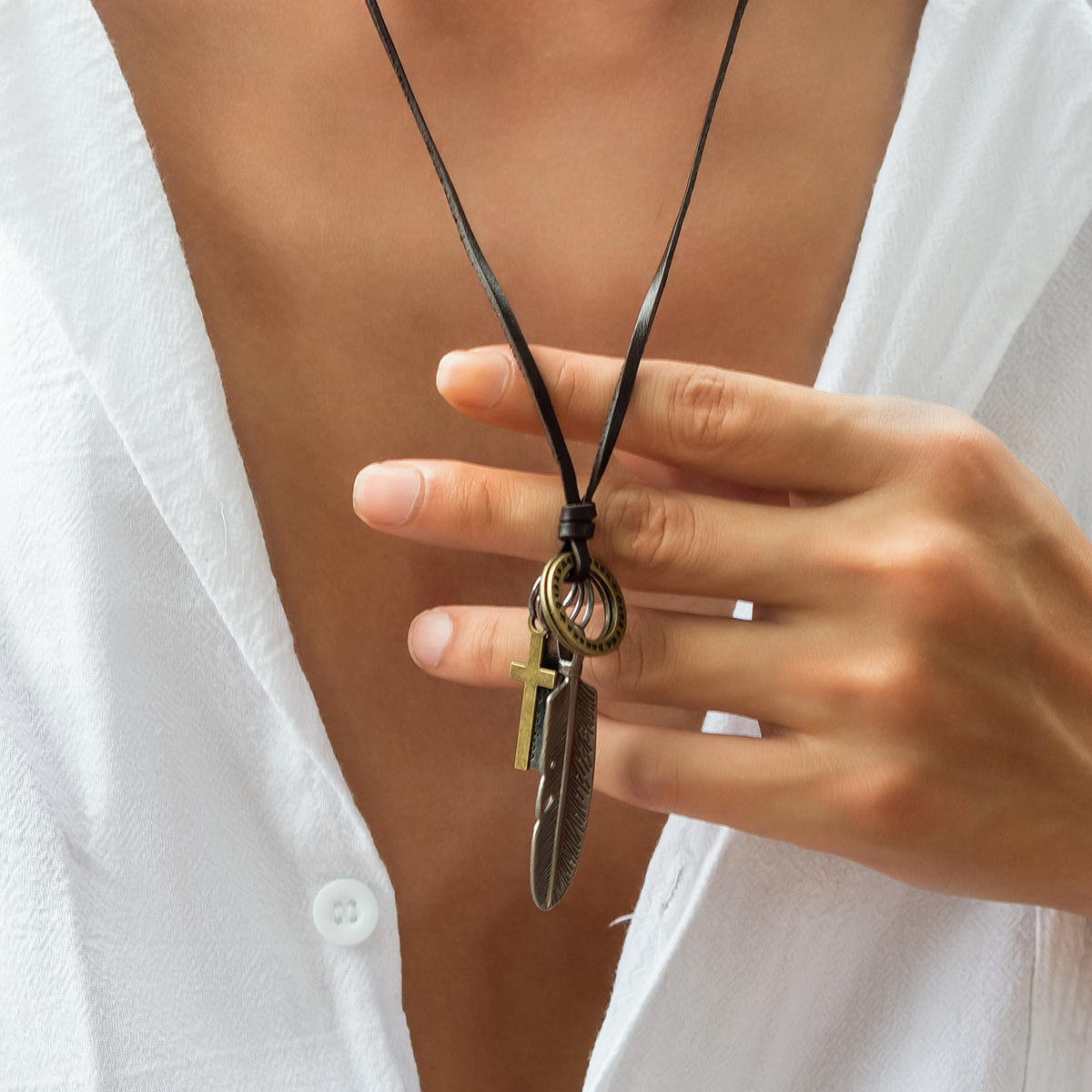 Retro Feather Cross Pendant Necklace, Men's Luxury, Fashionable, Personalized Clavicle Chain