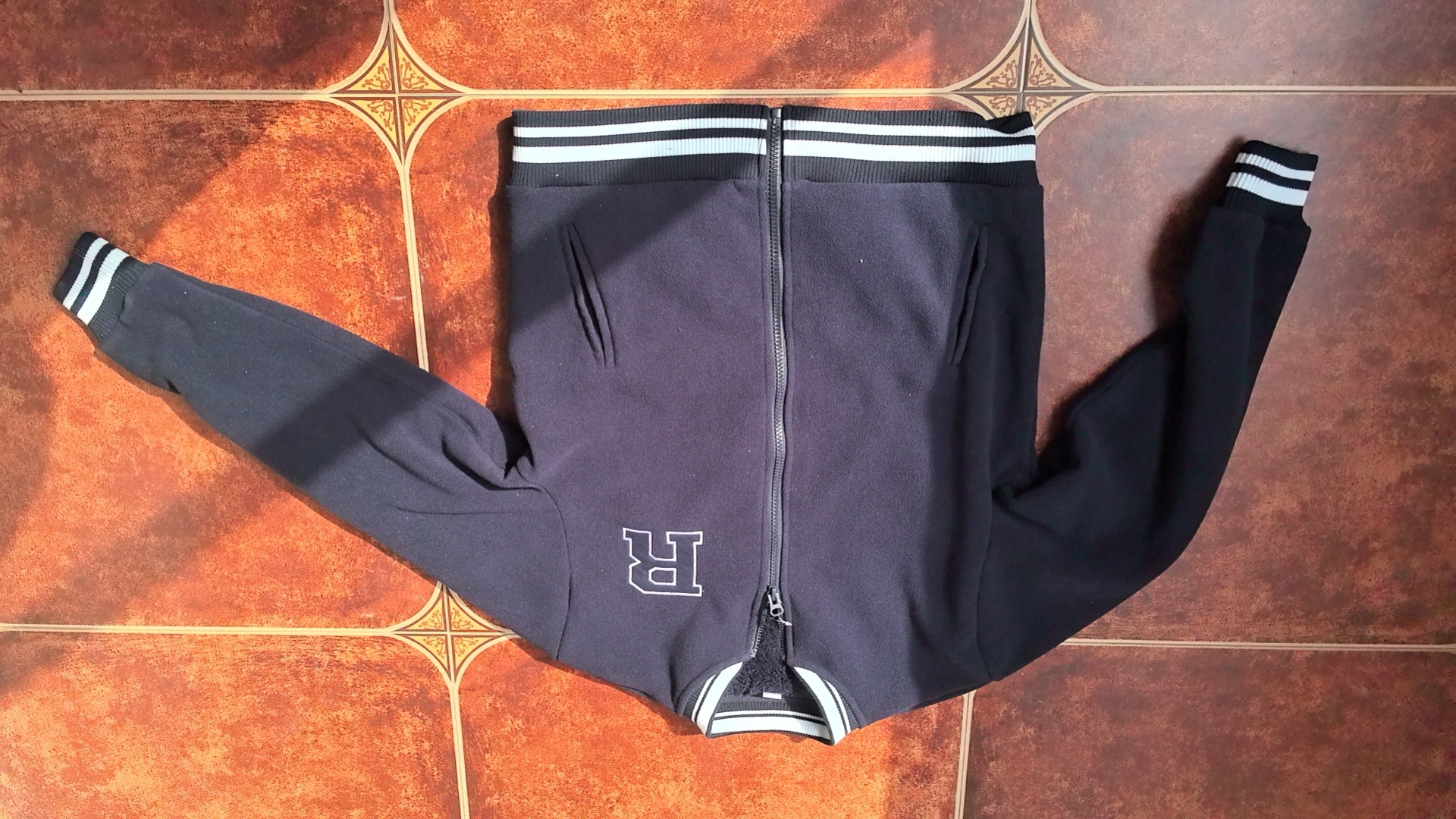 JIANGXI JURUI GARMENT CO., LTD – Men's tracksuit 2