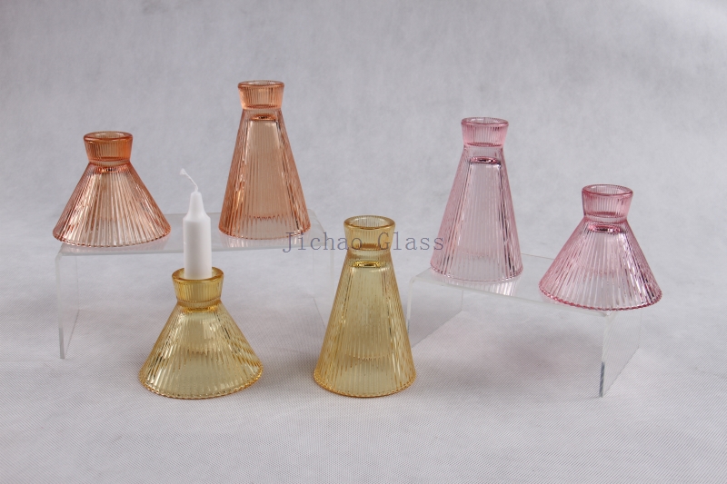 Vertical stripe pattern candle holder