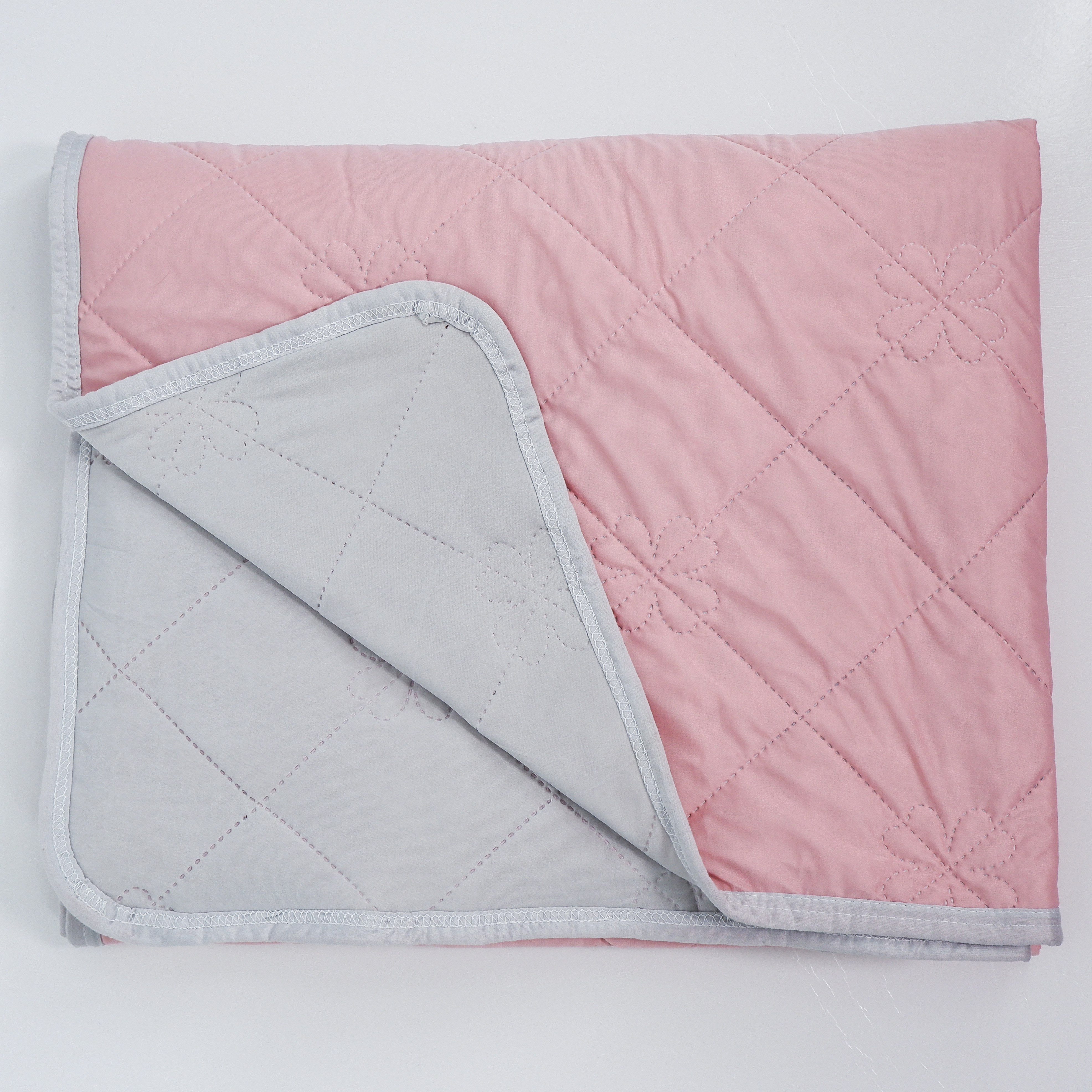 Cold sensation antibacterial ultrasonic mattress