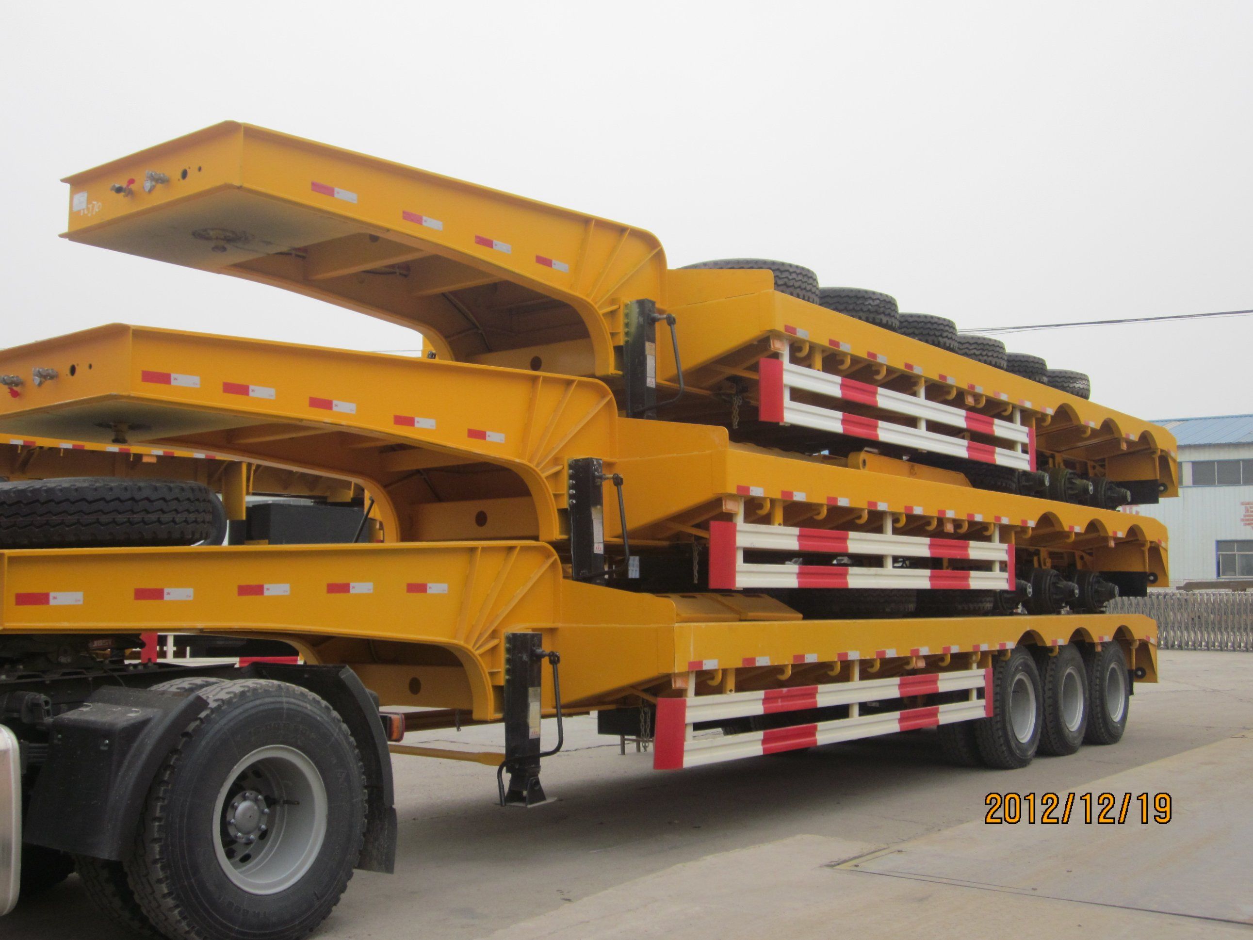 13m Plateform Lowbed Semi Trailer with Rear Ladder