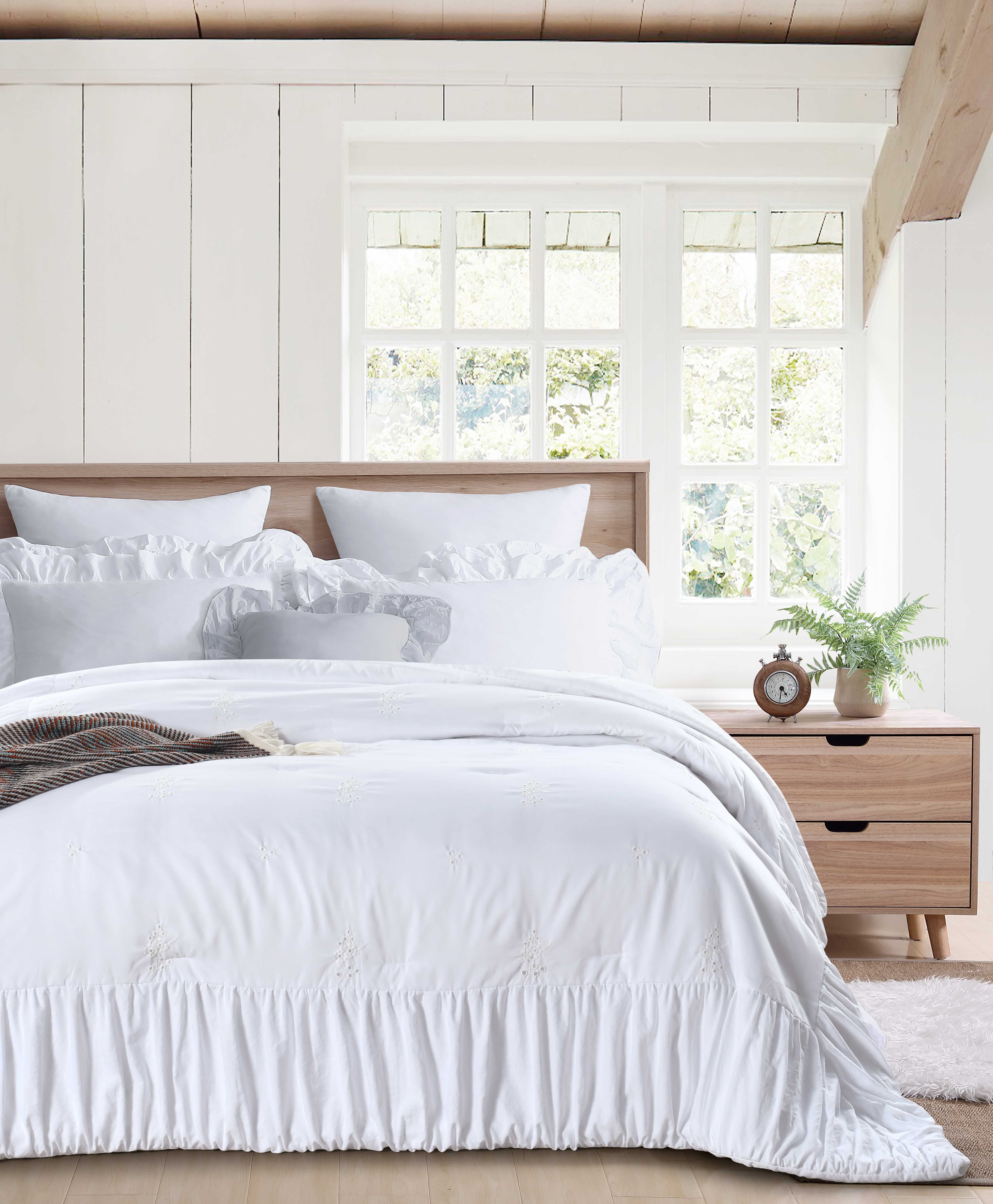 Hot sales 120g filling Washed cotton non-woven openwork embroidery 3 pieces comforter set