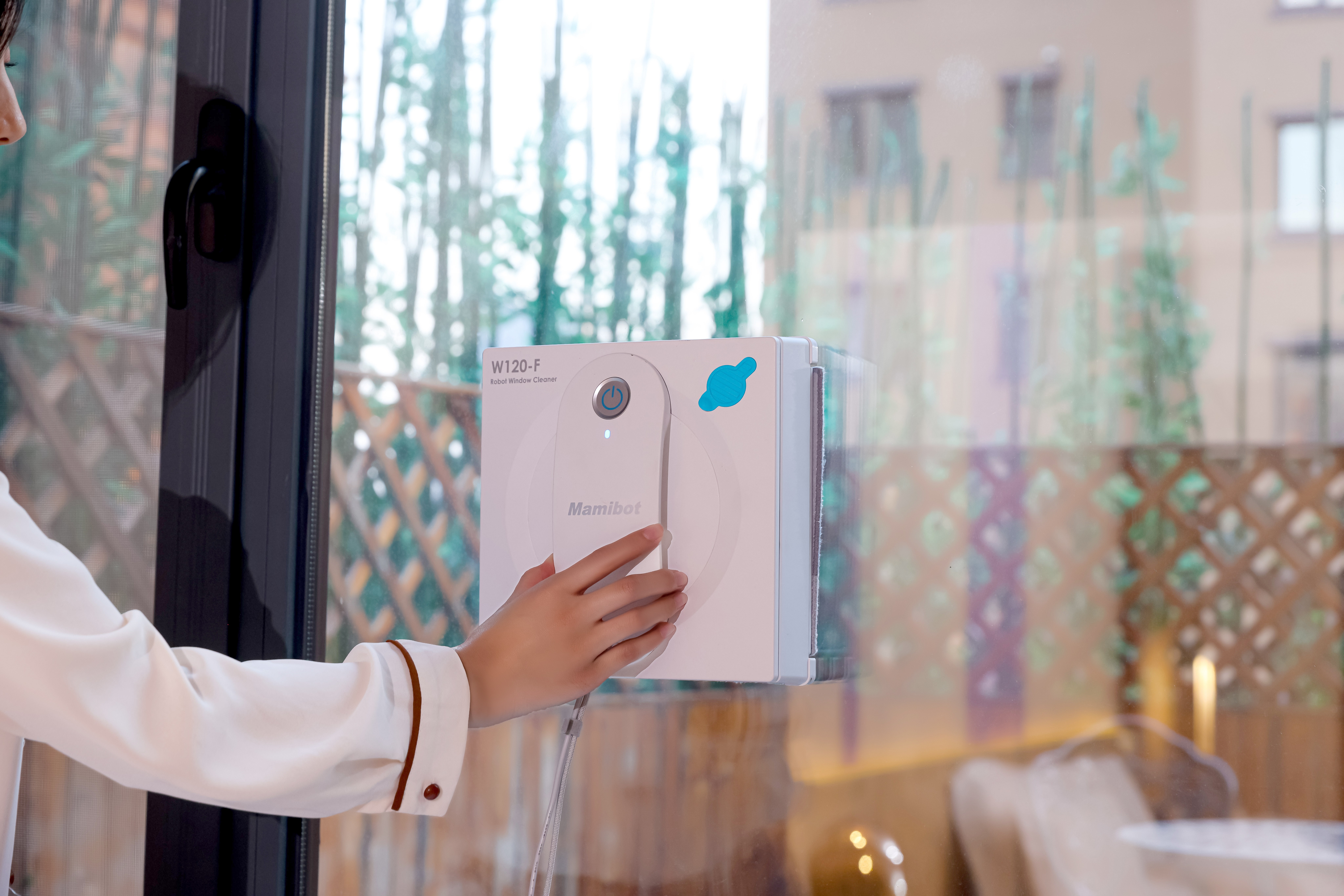 Mamibot W120-F Window Cleaning Robot with auto-water spray