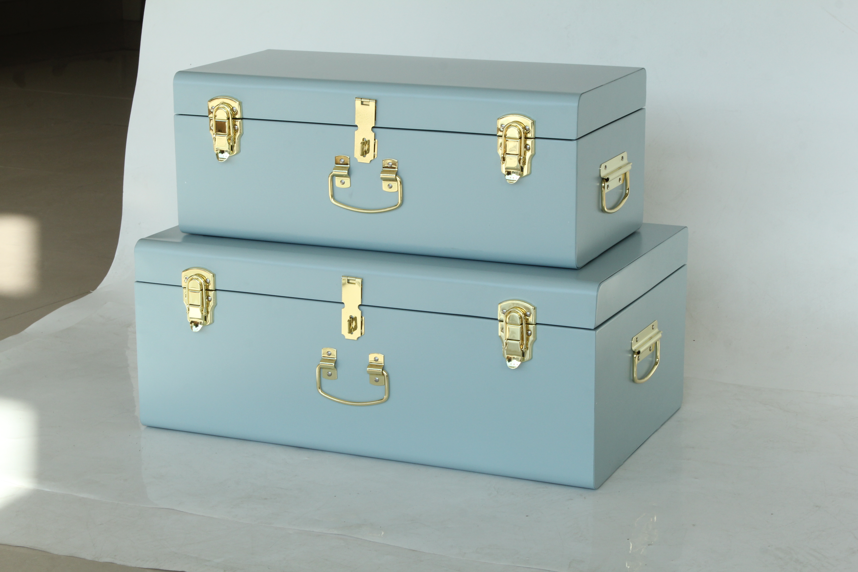 Metal storage trunk