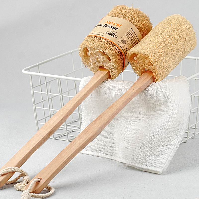 Loofah sponge with wooden handle